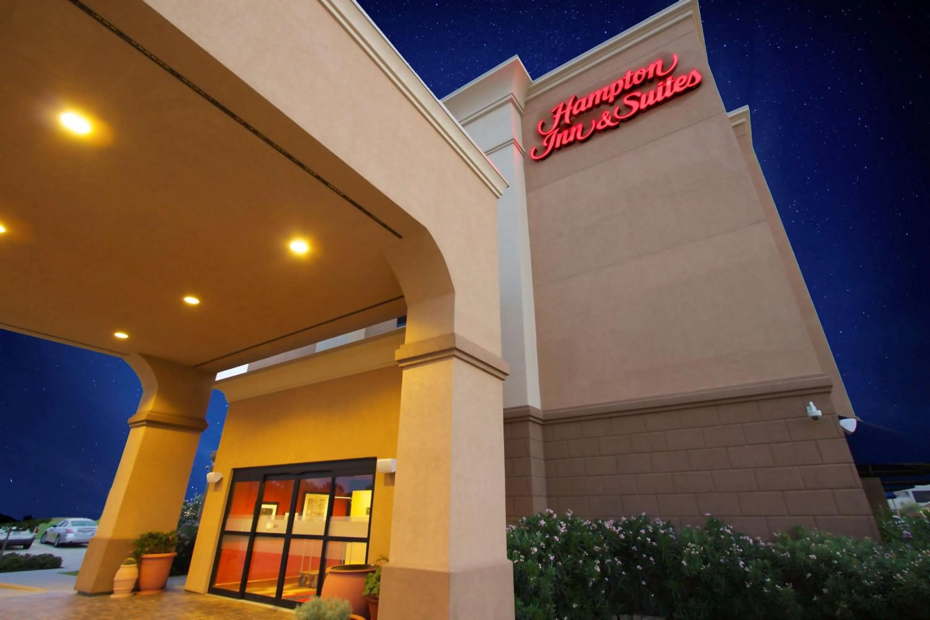 Property building in Hampton Inn & Suites by Hilton Tomball Houston NW