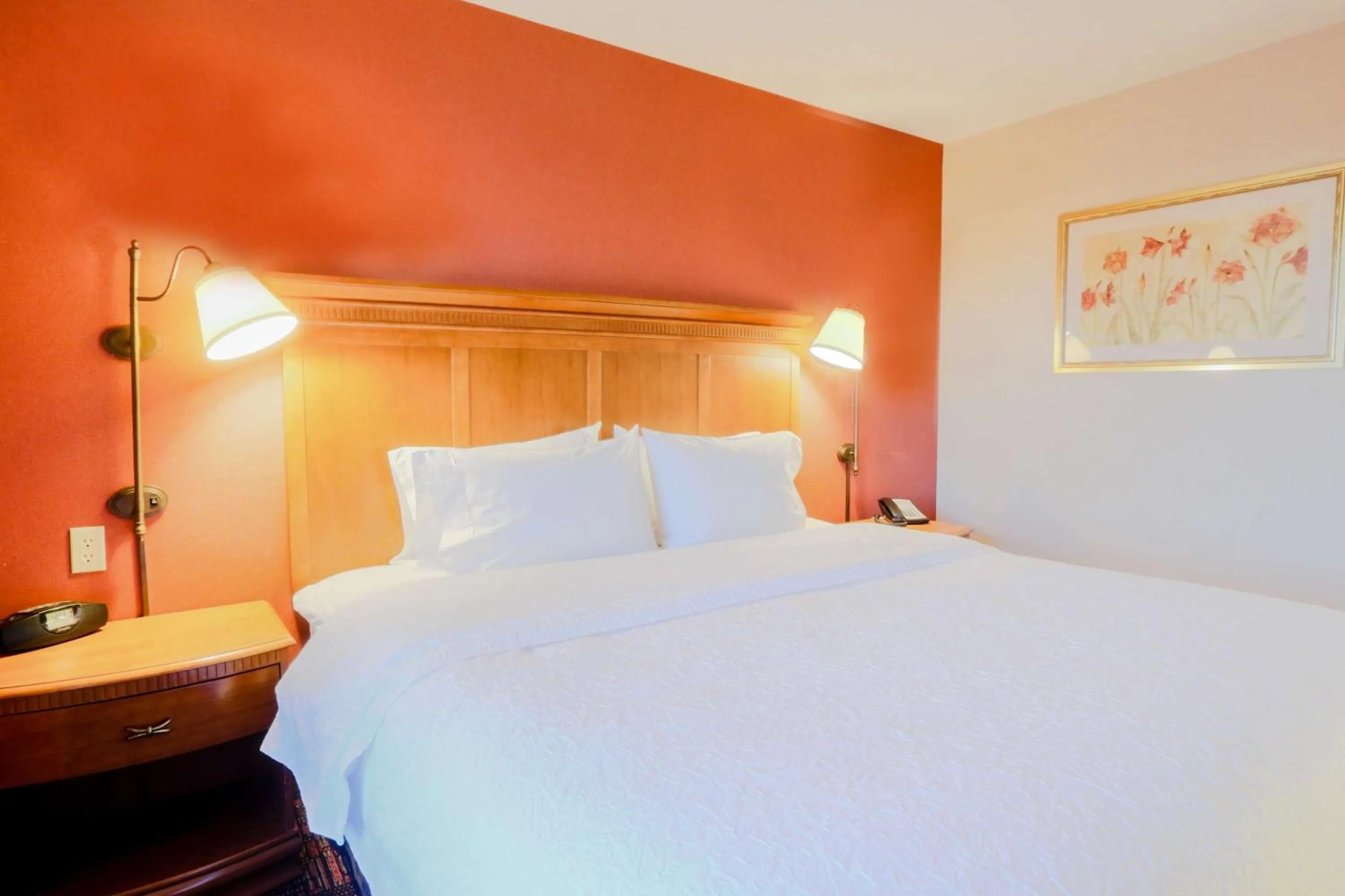 Bed in Hampton Inn & Suites by Hilton Tomball Houston NW