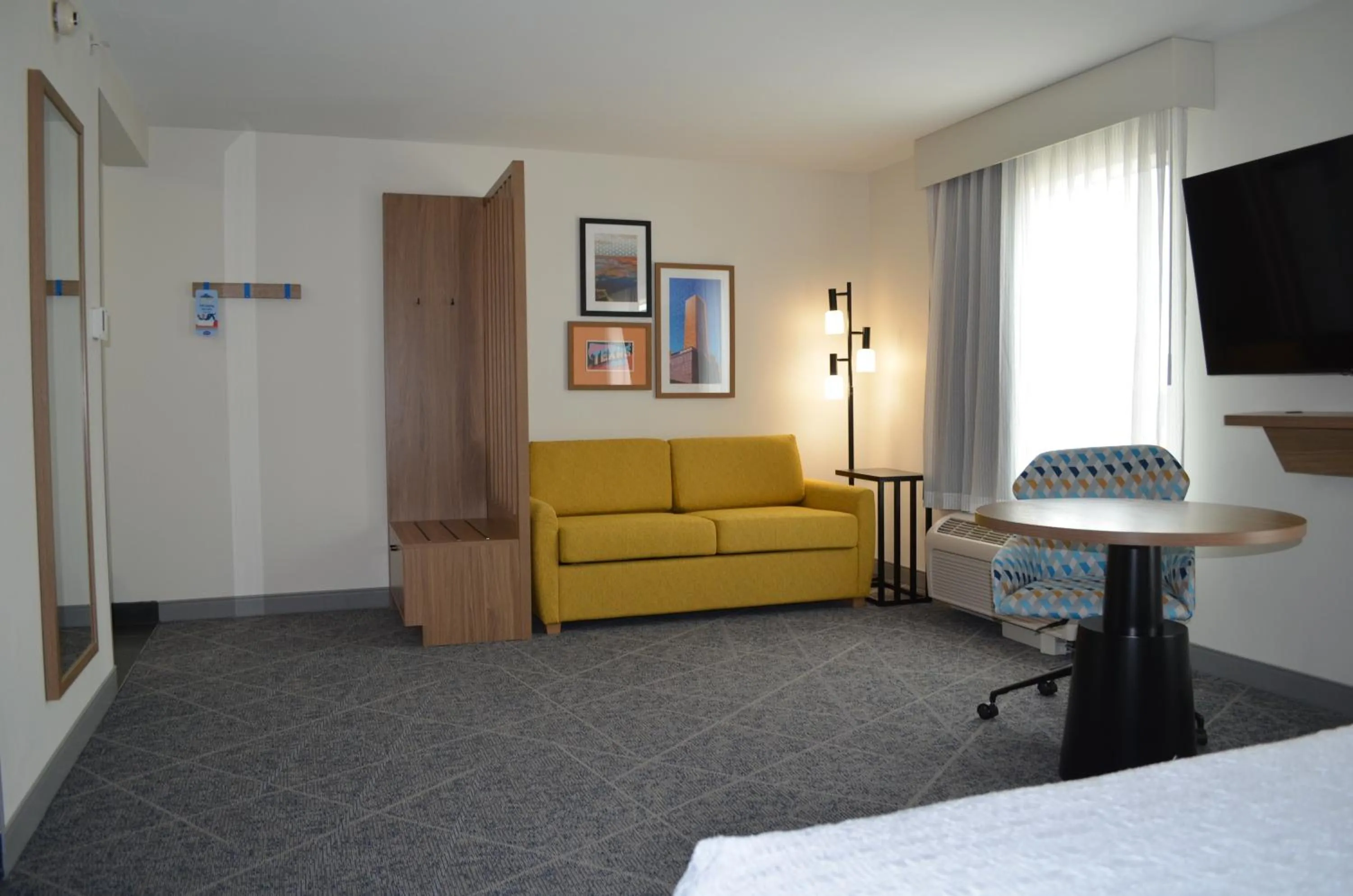 Bed in Hampton Inn & Suites by Hilton Tomball Houston NW