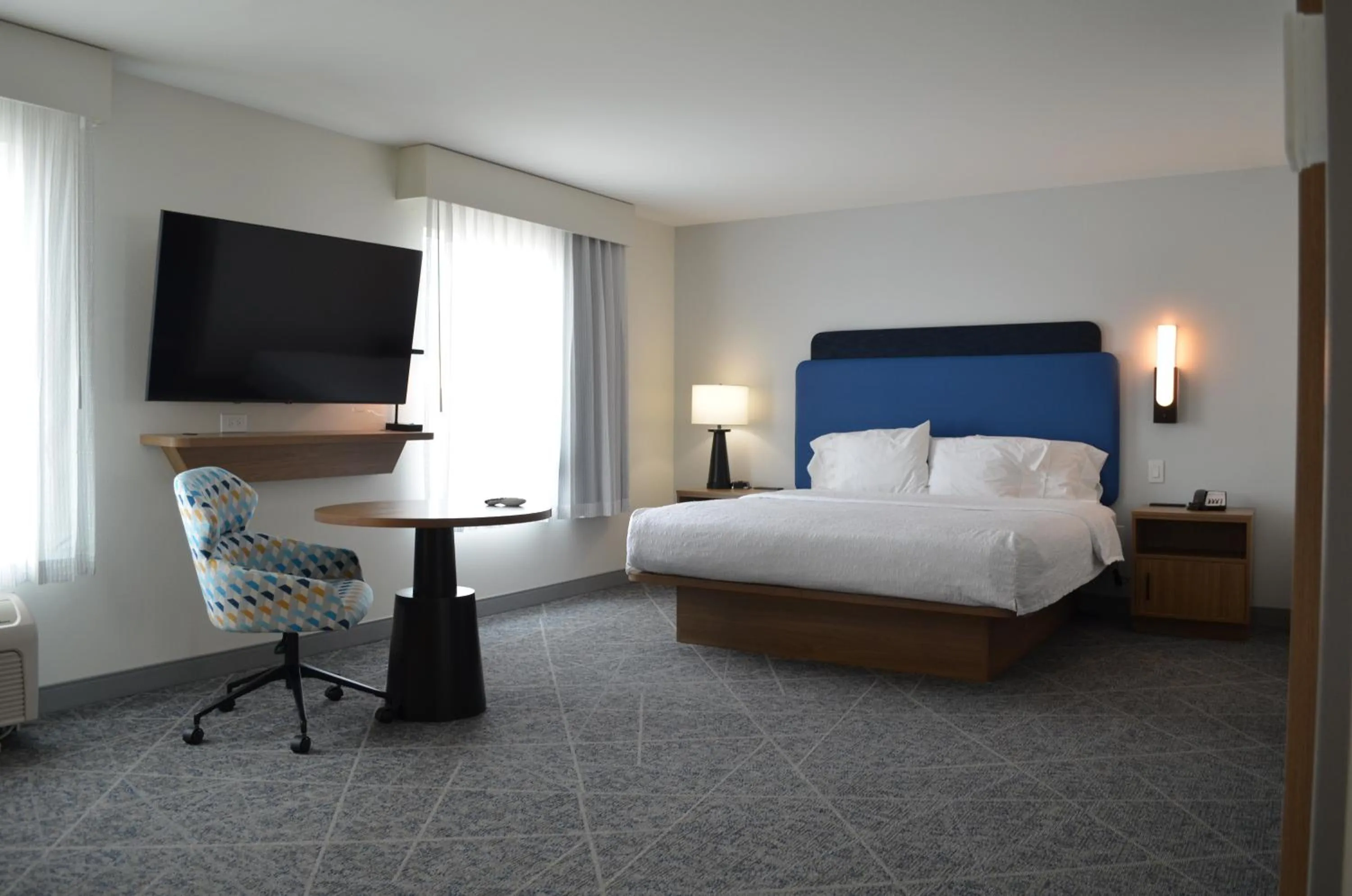 Bed in Hampton Inn & Suites by Hilton Tomball Houston NW