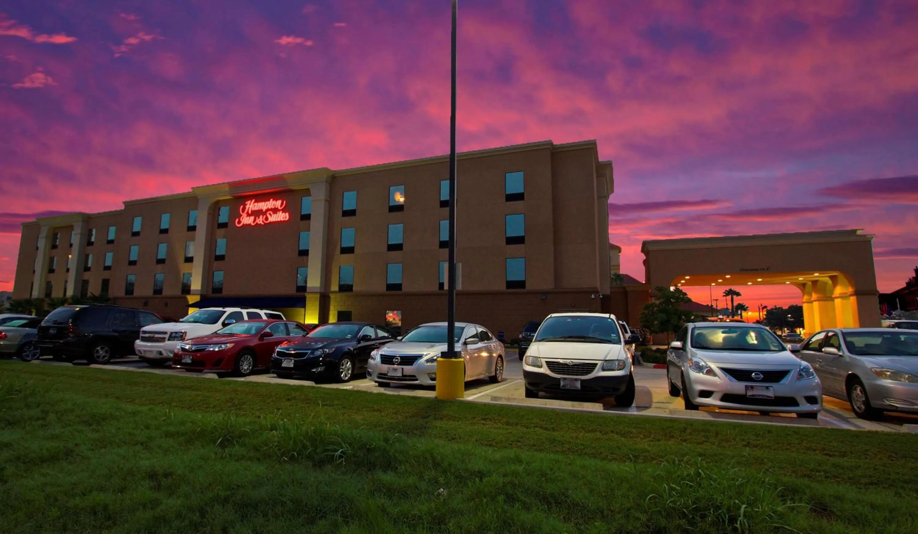 Property building in Hampton Inn & Suites by Hilton Tomball Houston NW