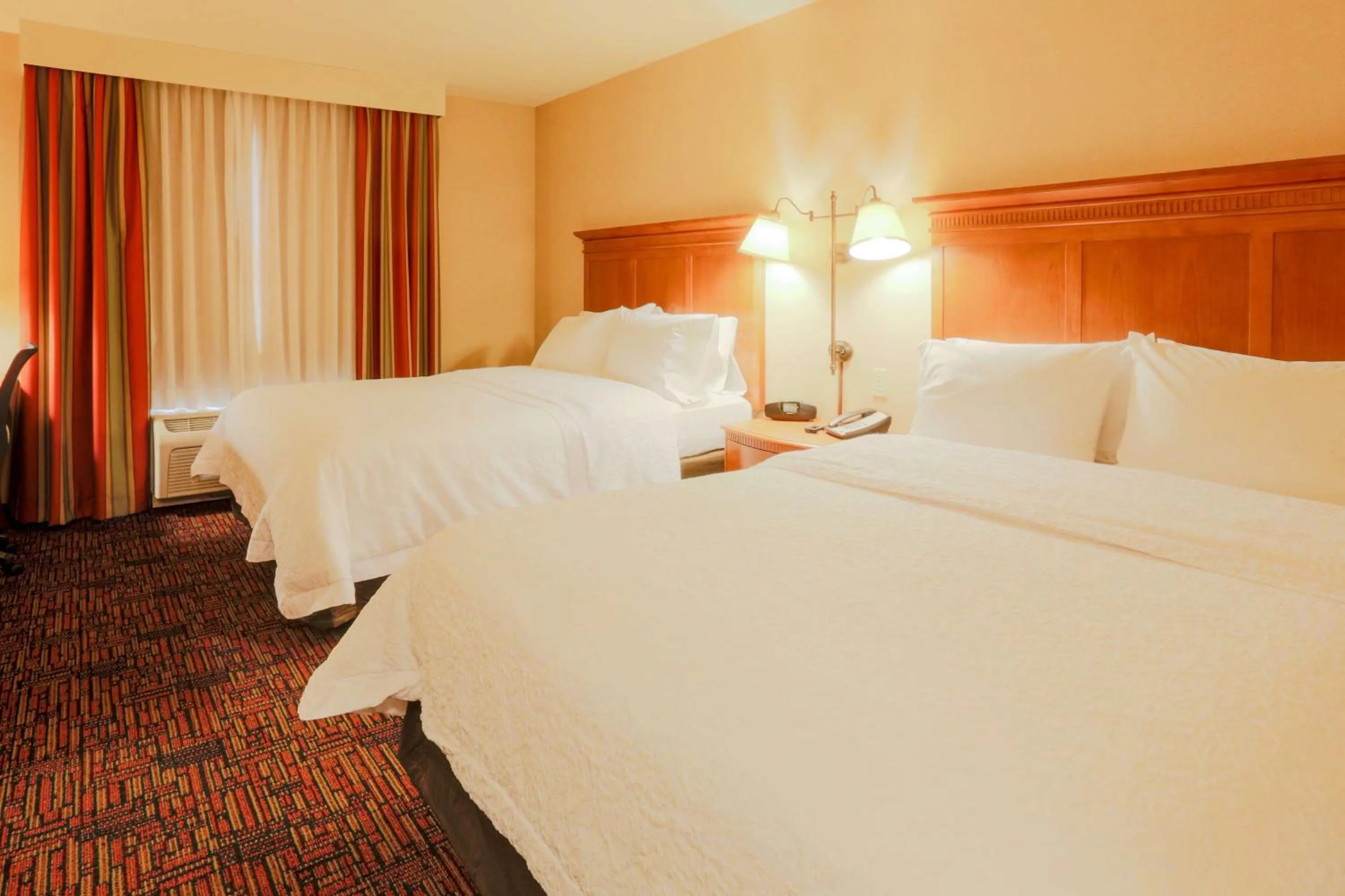 Bed in Hampton Inn & Suites by Hilton Tomball Houston NW