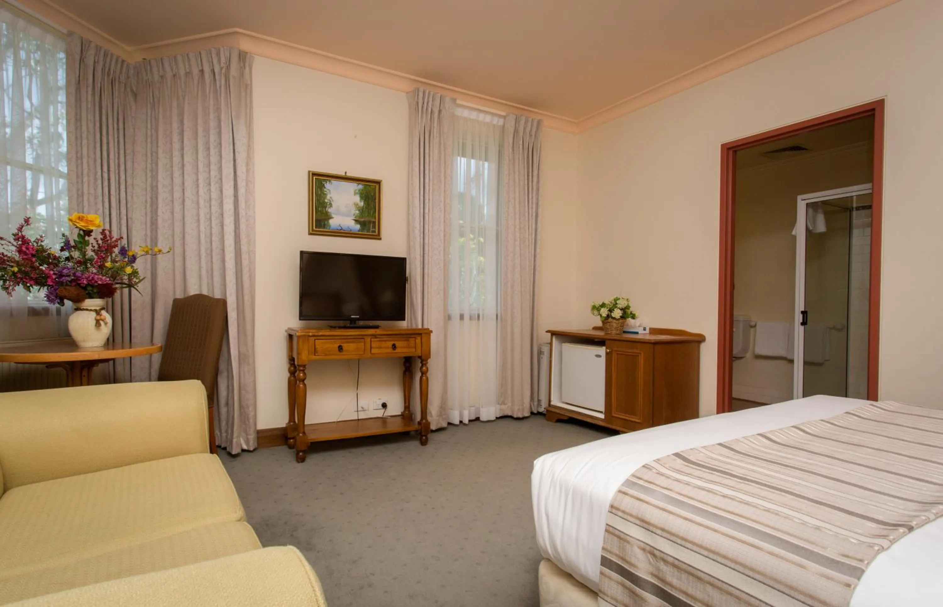 Communal lounge/ TV room, Bed in La Maison Boutique Hotel