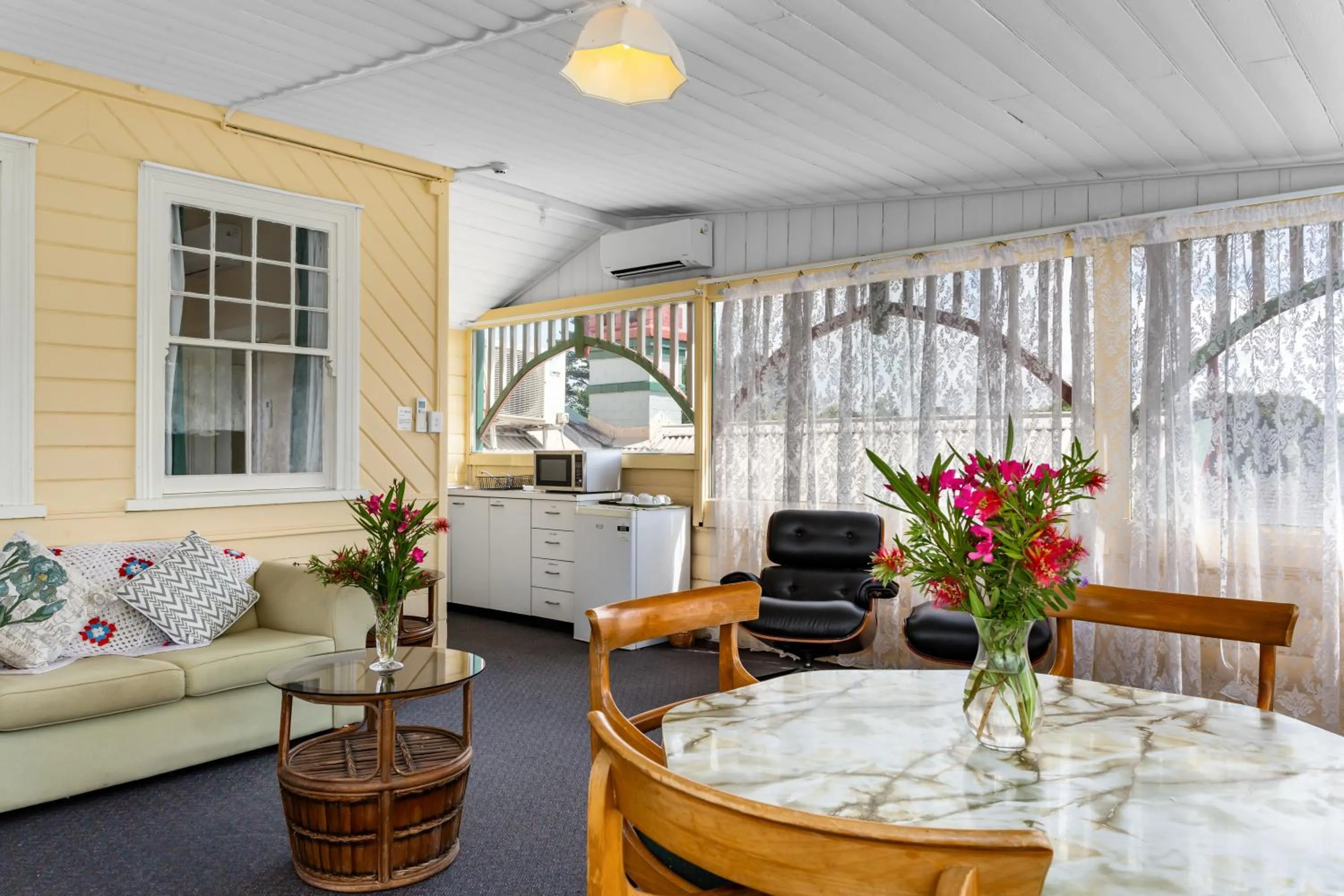 Communal lounge/ TV room in La Maison Boutique Hotel