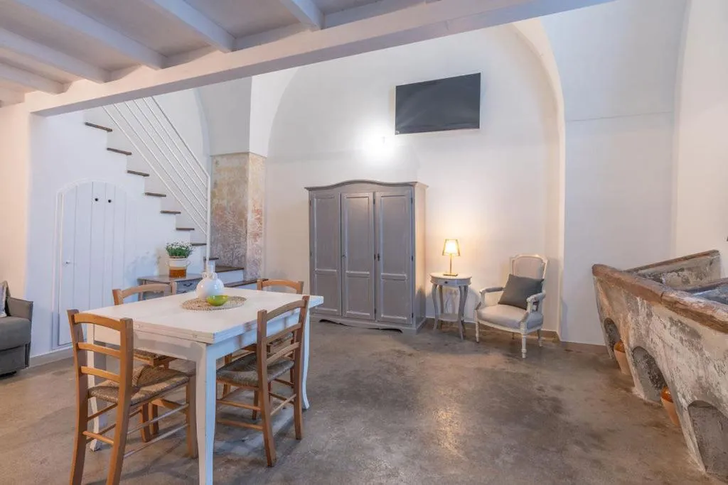 Seating area in Casina Bellanova