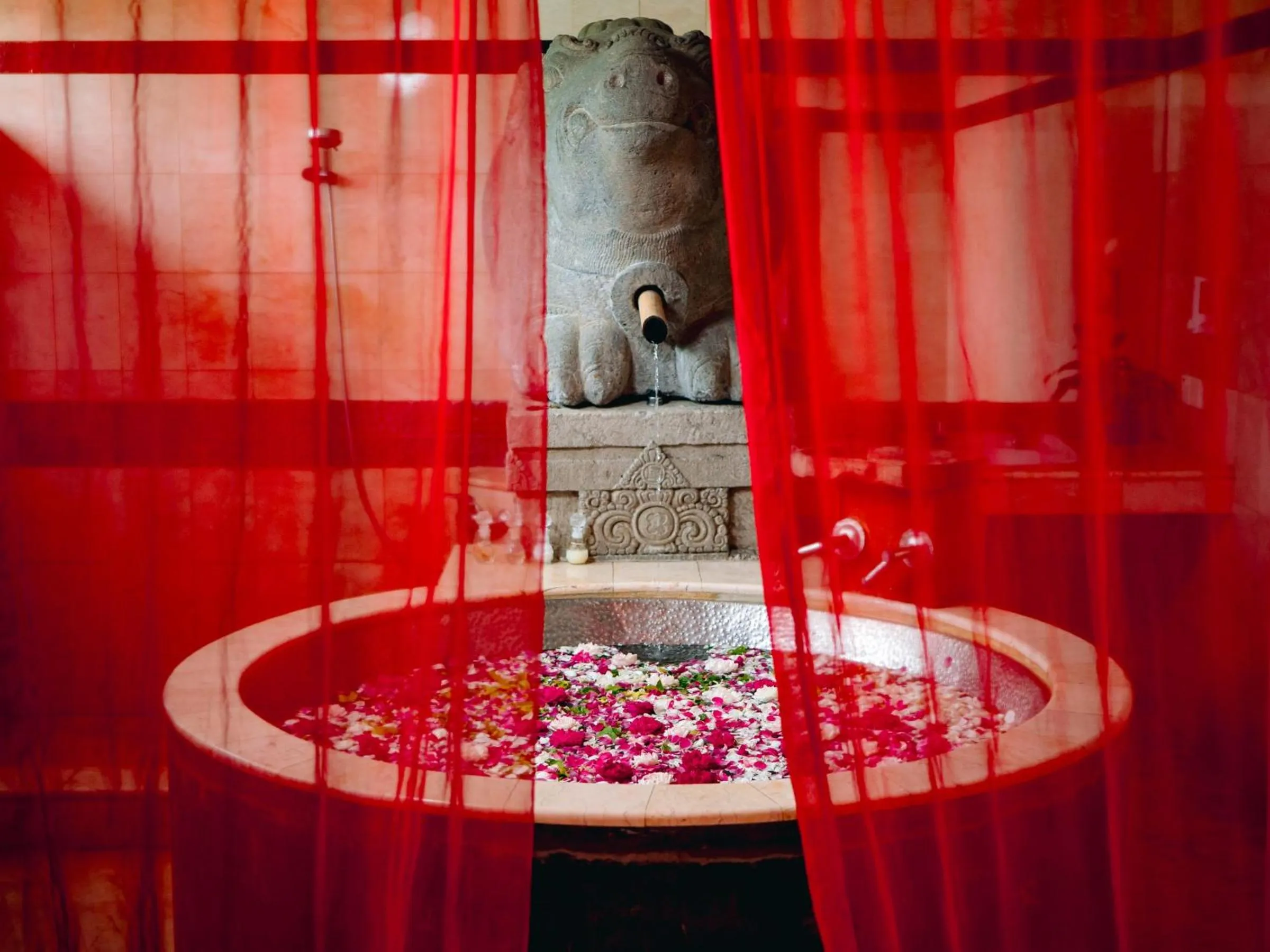 Hot Tub in Hotel Tugu Malang