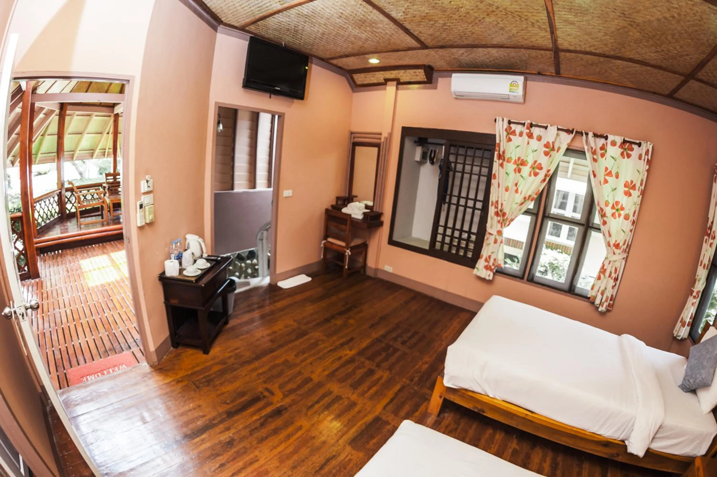 Photo of the whole room, Bed in Koh Tao Coral Grand Resort