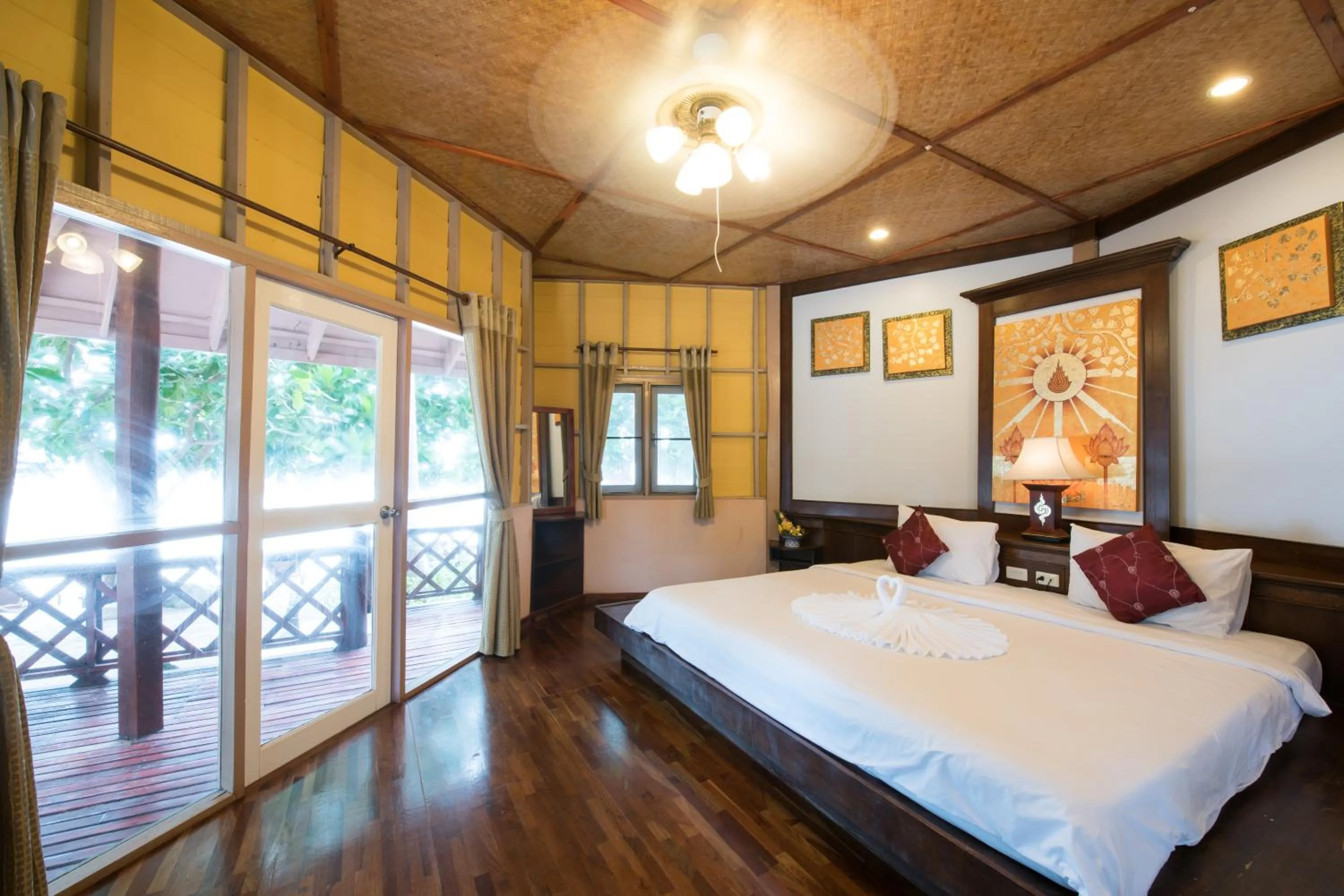 Bedroom, Bed in Koh Tao Coral Grand Resort
