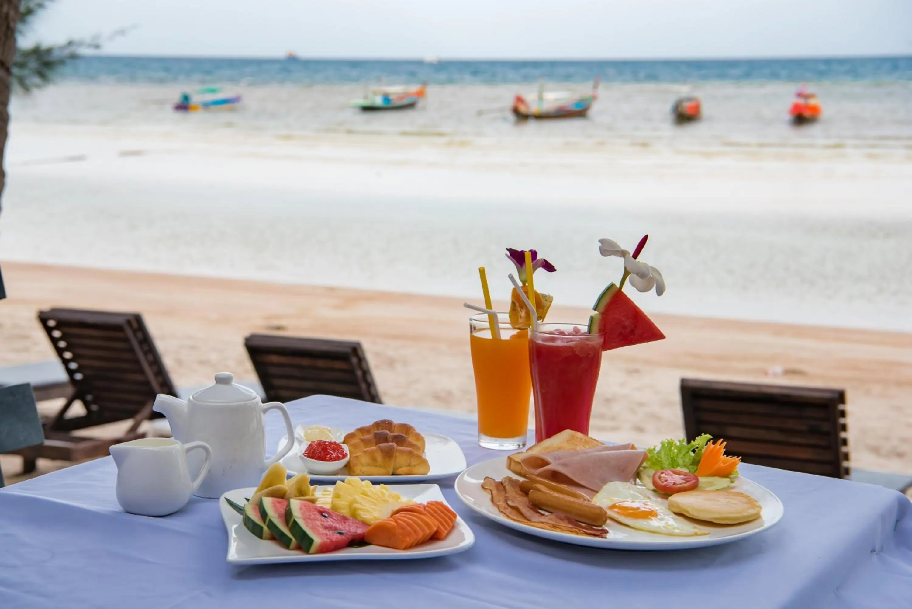 Buffet breakfast in Koh Tao Coral Grand Resort
