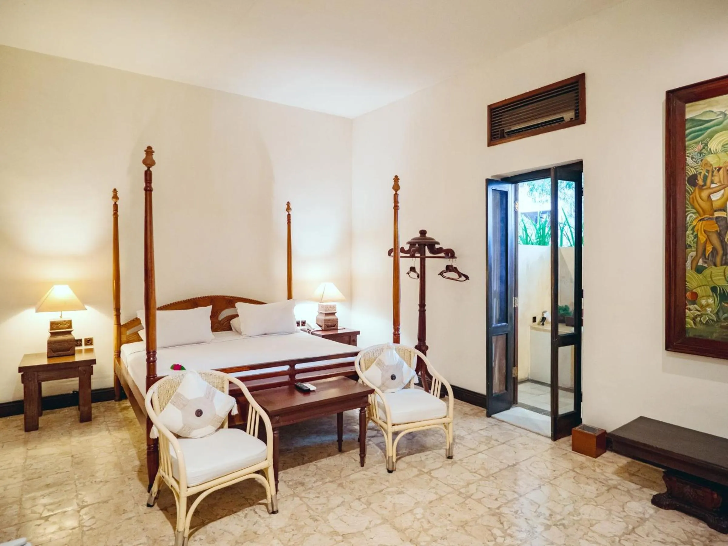 Bed in Hotel Tugu Blitar