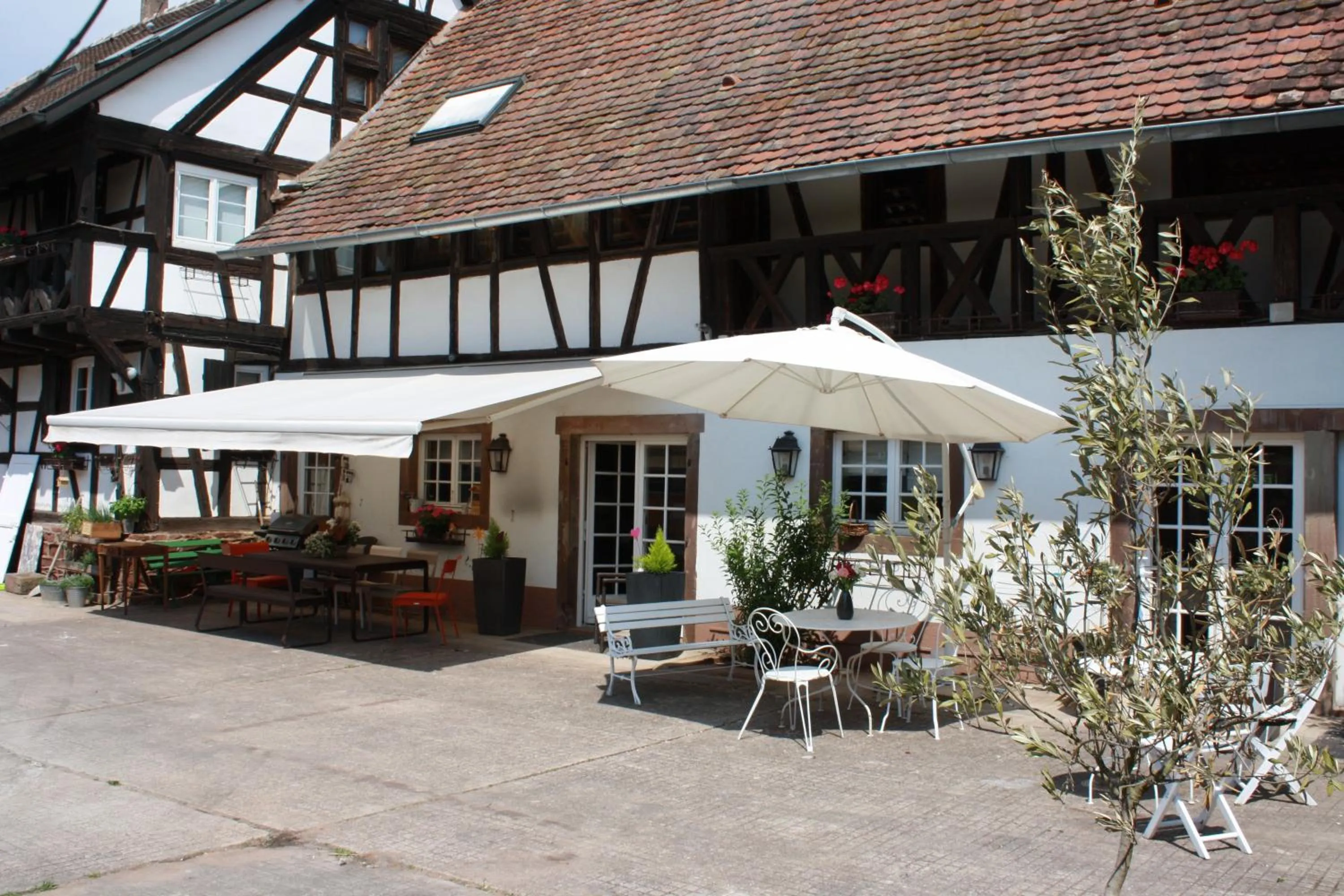 Property building in La Grange aux Coqs