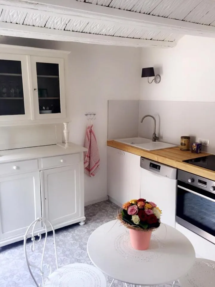 Kitchen or kitchenette in La Grange aux Coqs