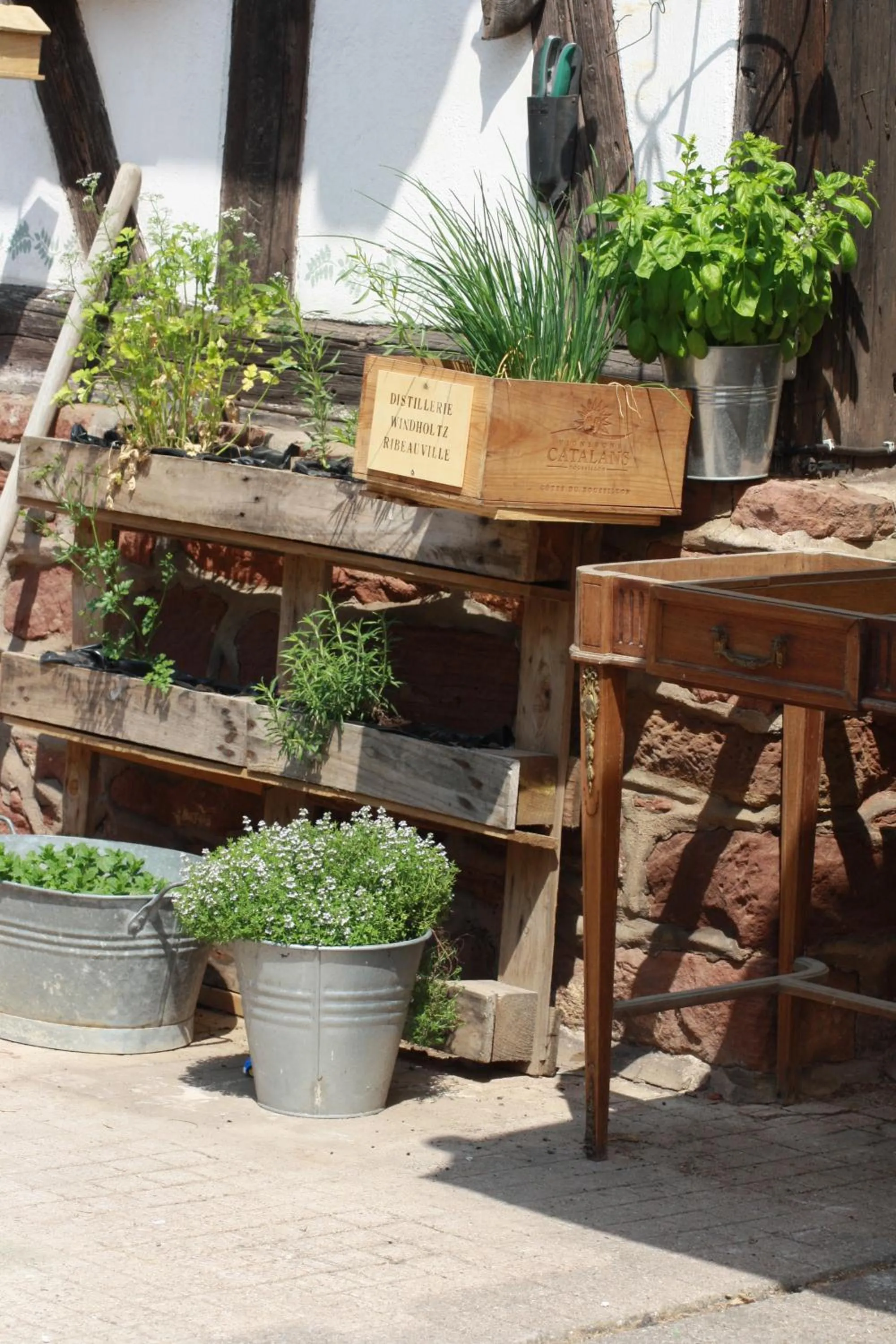 Property building in La Grange aux Coqs