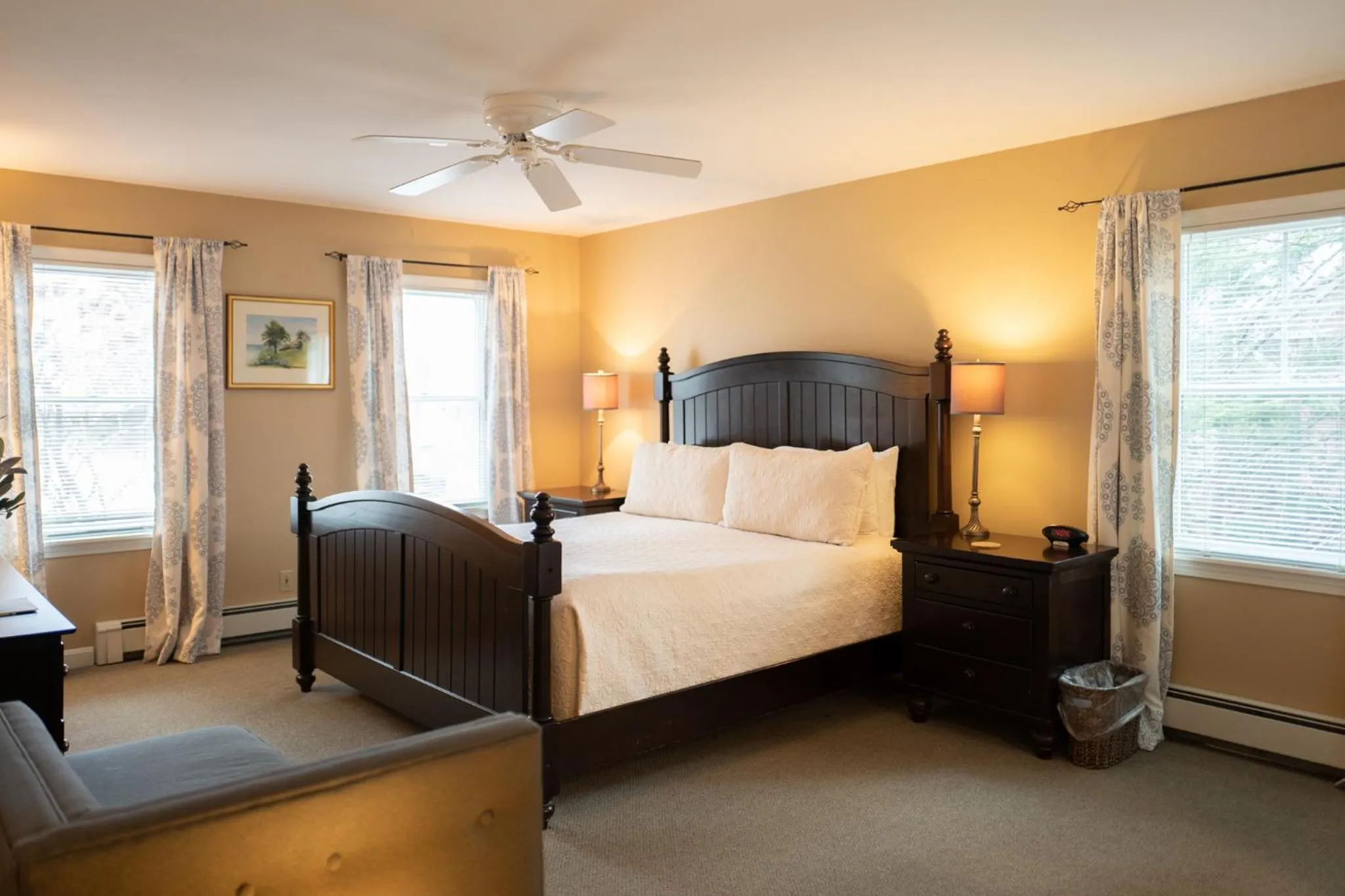 Bed in OneSixtyFive, The Inn on Park Row