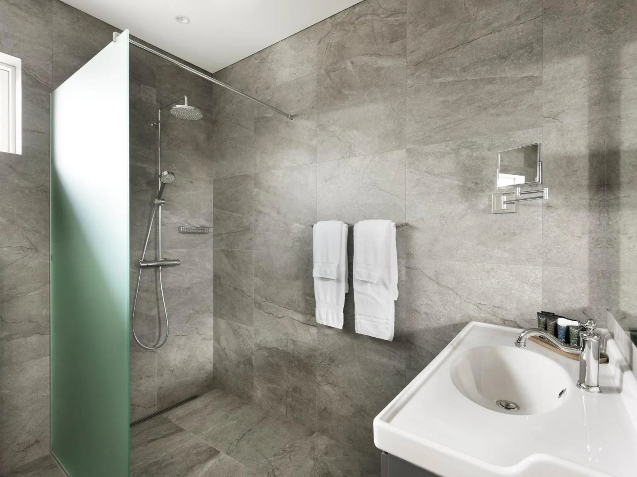 Bathroom in Hotel Grimsborgir by Keahotels