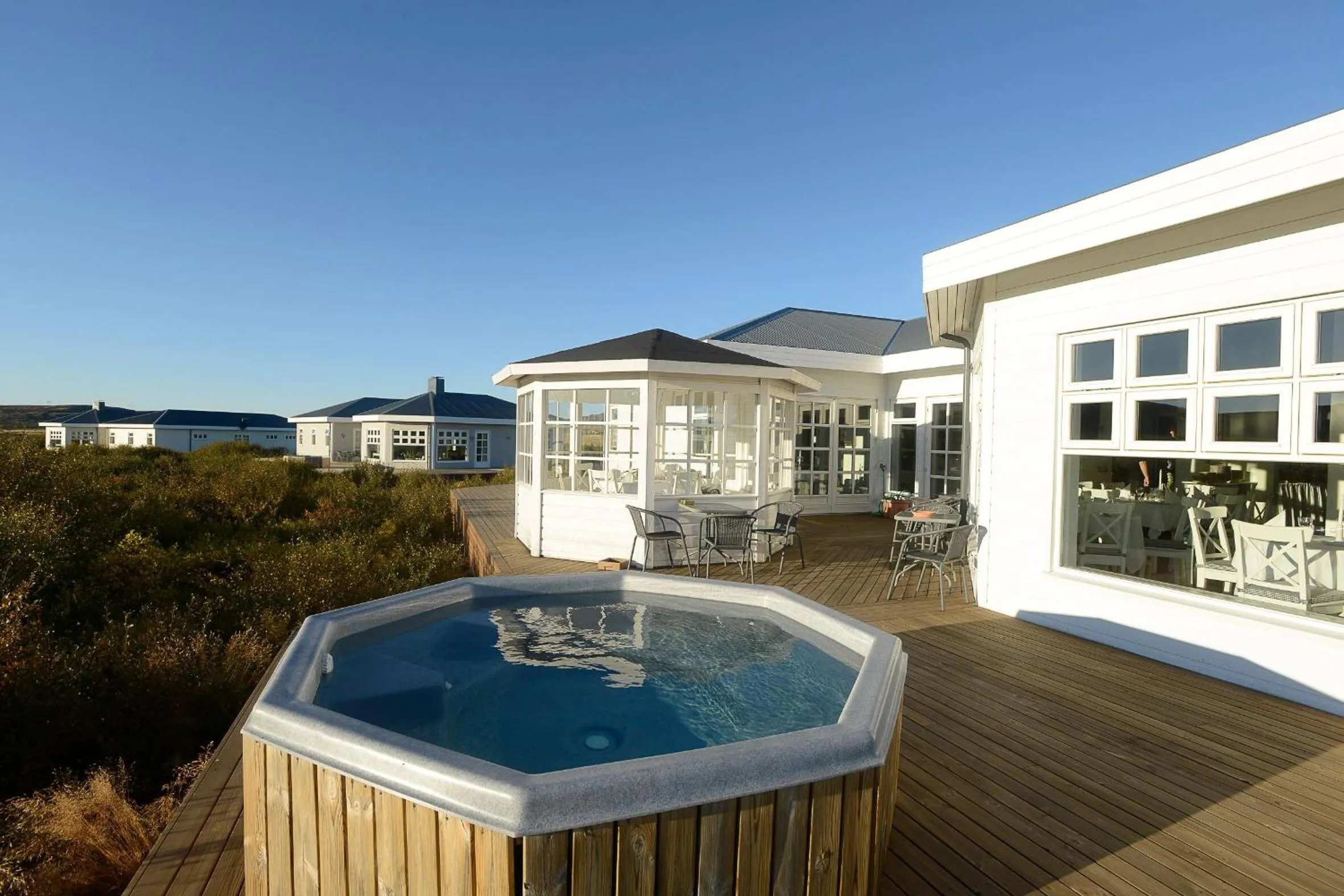 Four-Bedroom Apartment with Private Hot Tub in Hotel Grimsborgir by Keahotels