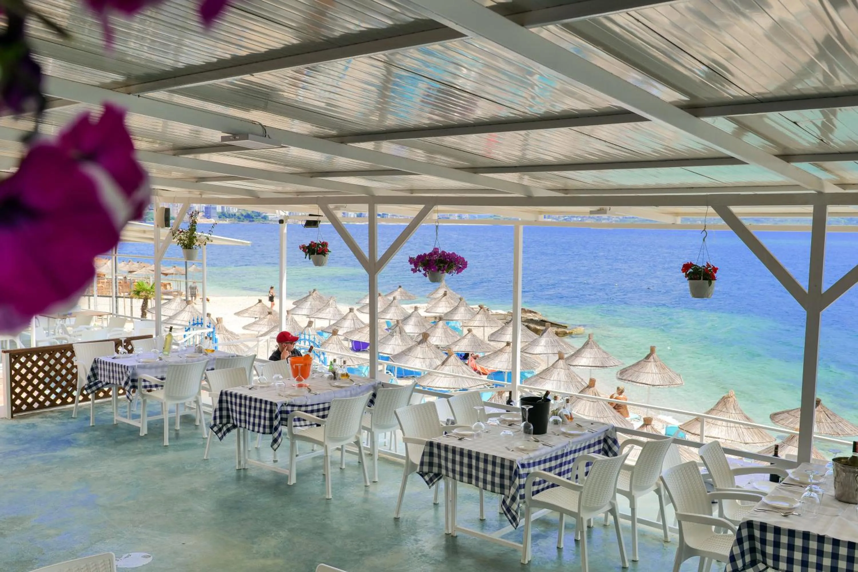 Restaurant/places to eat in Oceanic Overview Suites