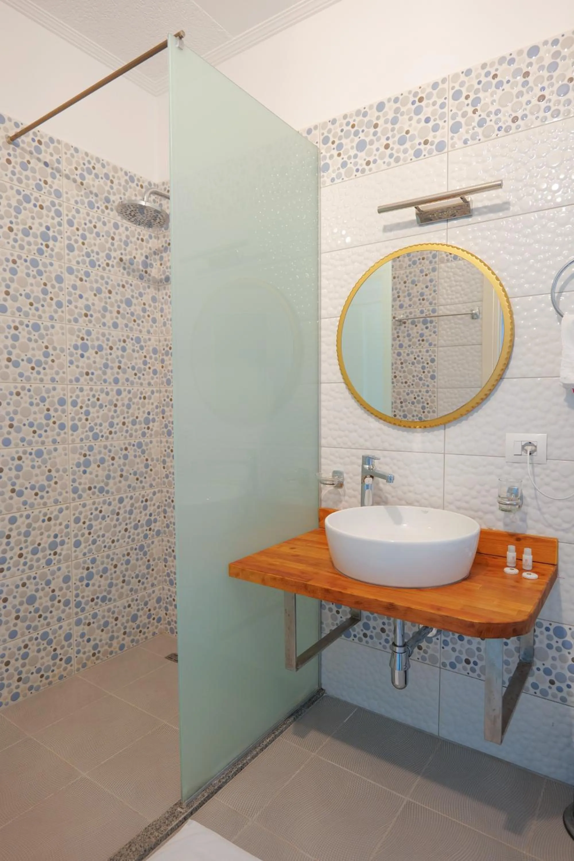 Bathroom in Oceanic Overview Suites