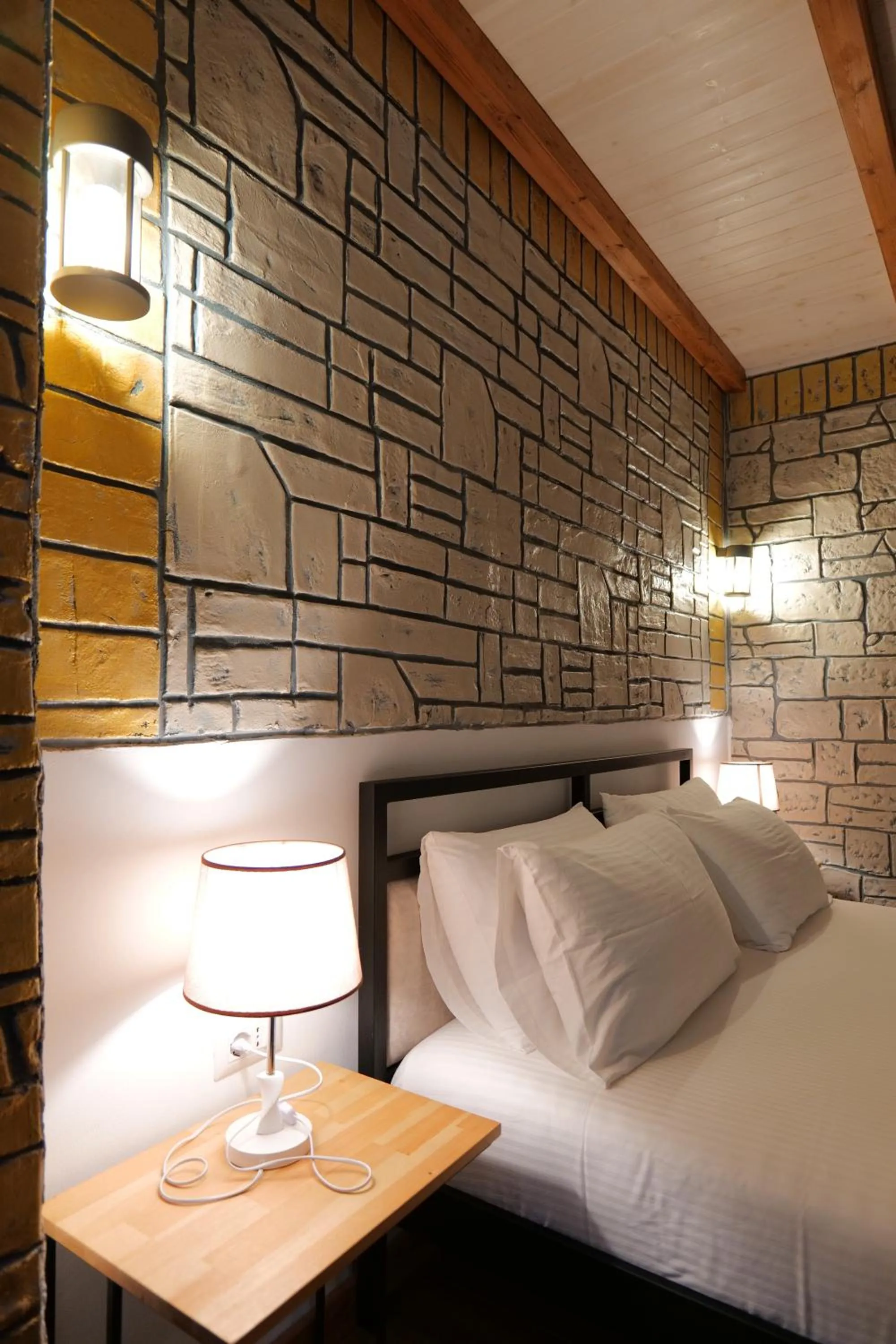 Bed in Oceanic Overview Suites