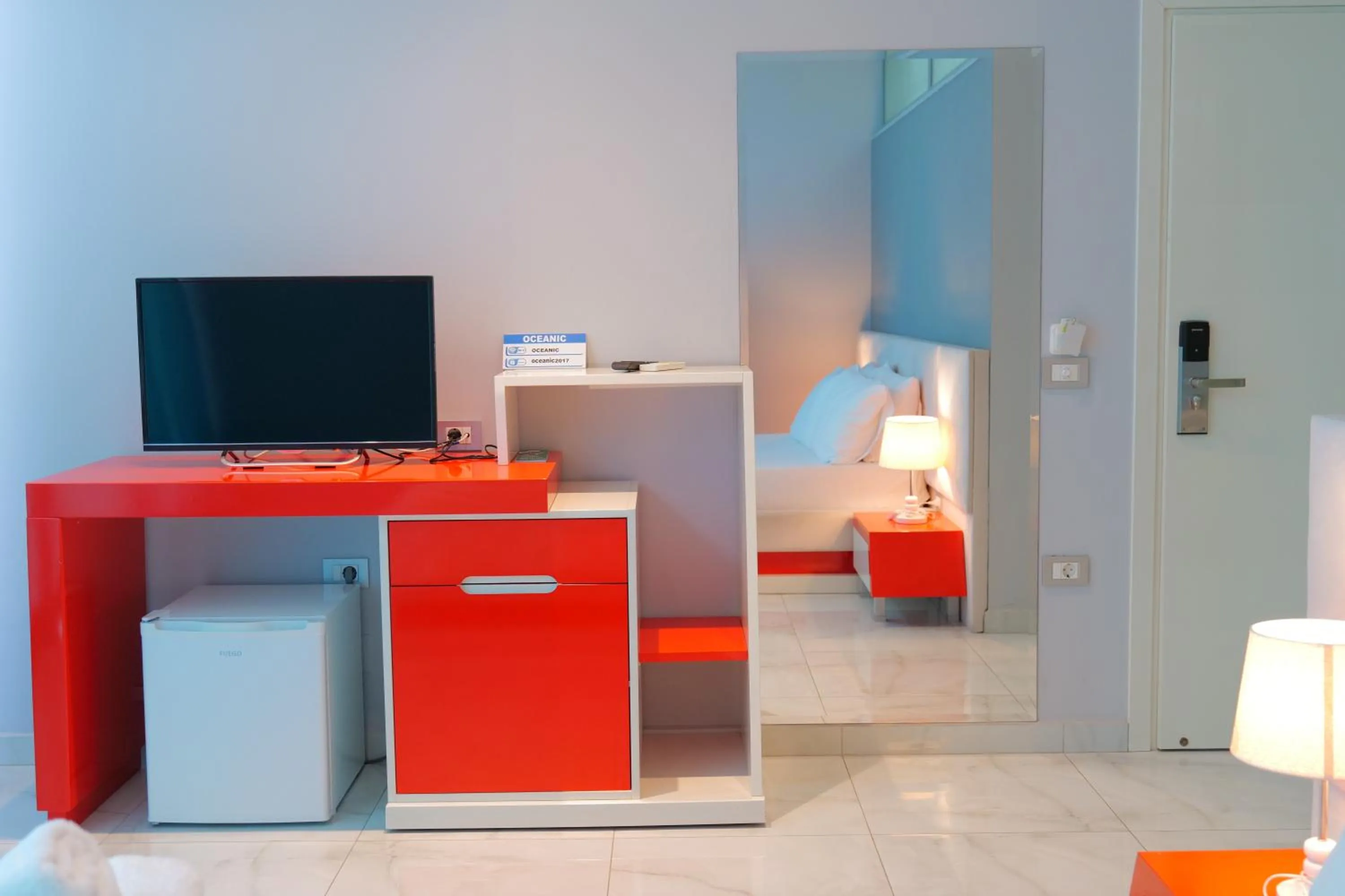 TV and multimedia, Bed in Oceanic Overview Suites