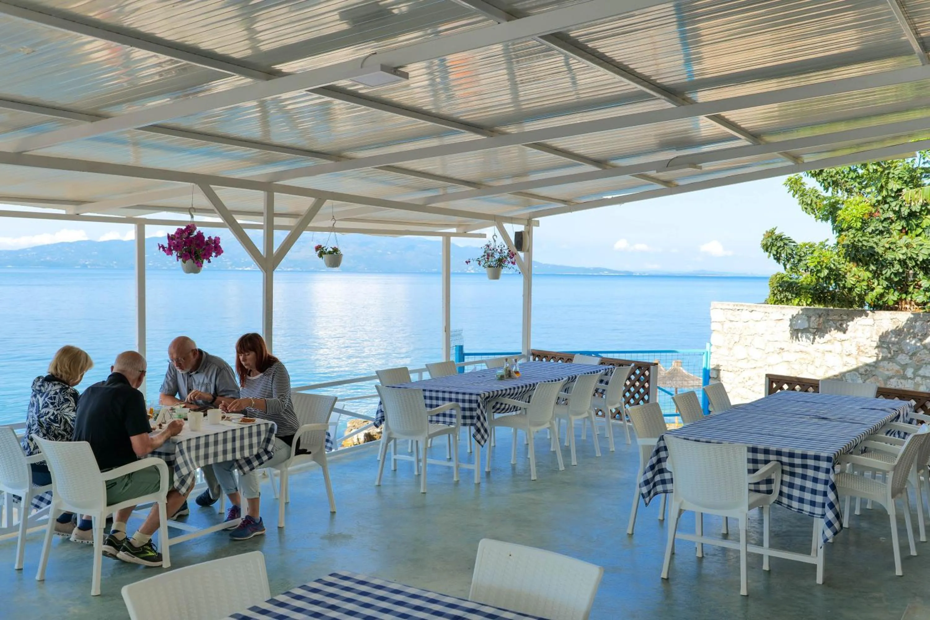 Restaurant/places to eat in Oceanic Overview Suites