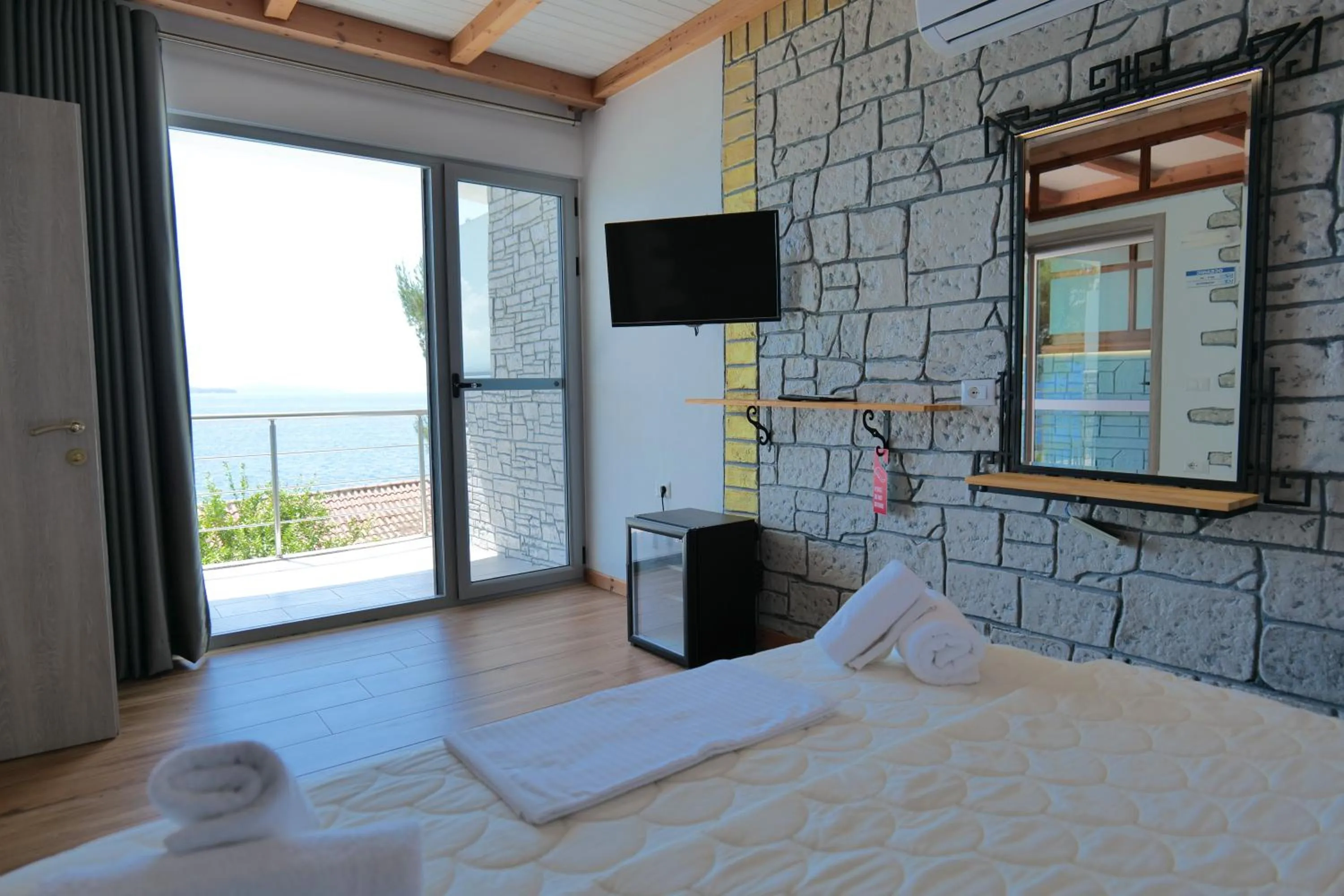 Balcony/Terrace, Bed in Oceanic Overview Suites