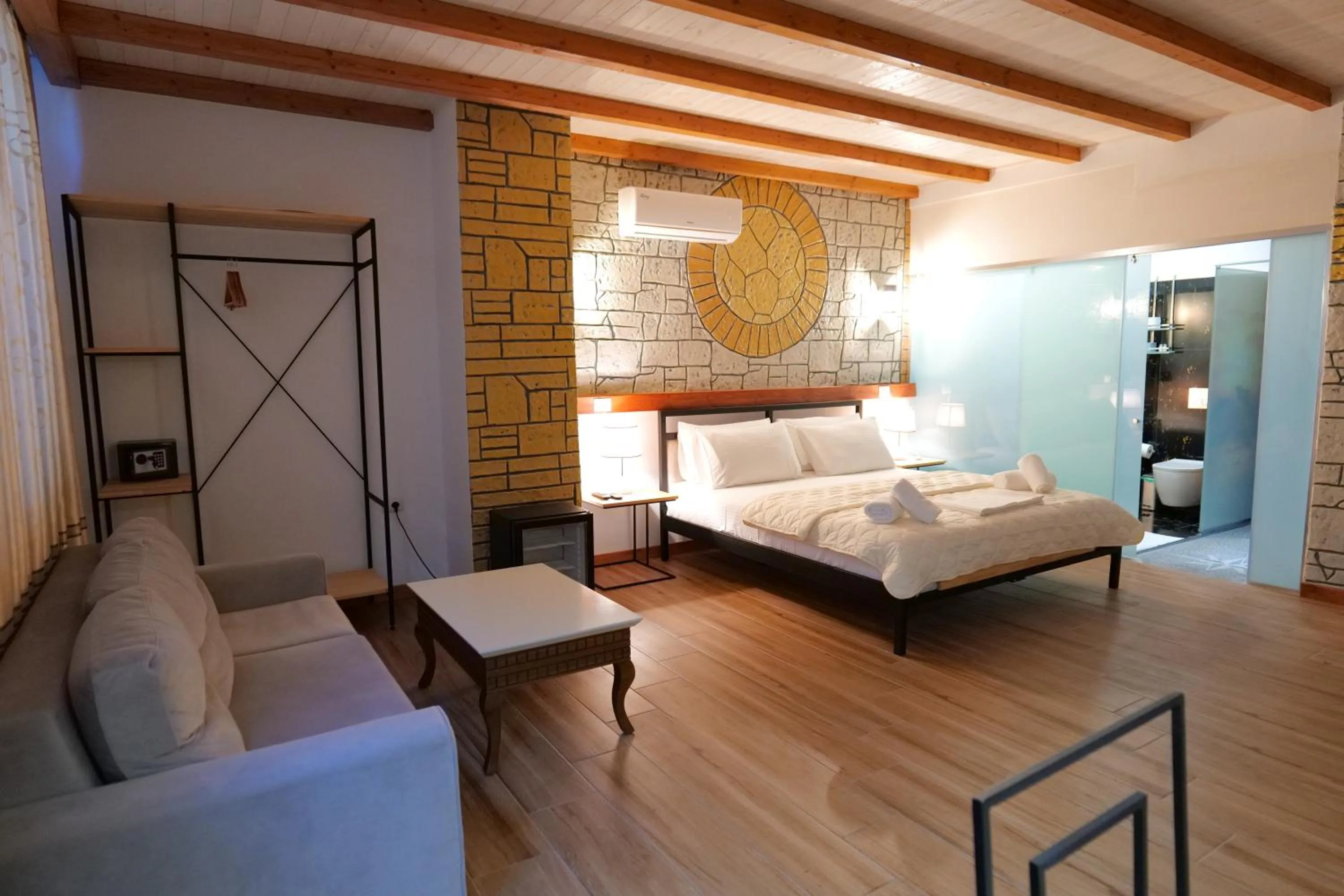 Photo of the whole room, Bed in Oceanic Overview Suites