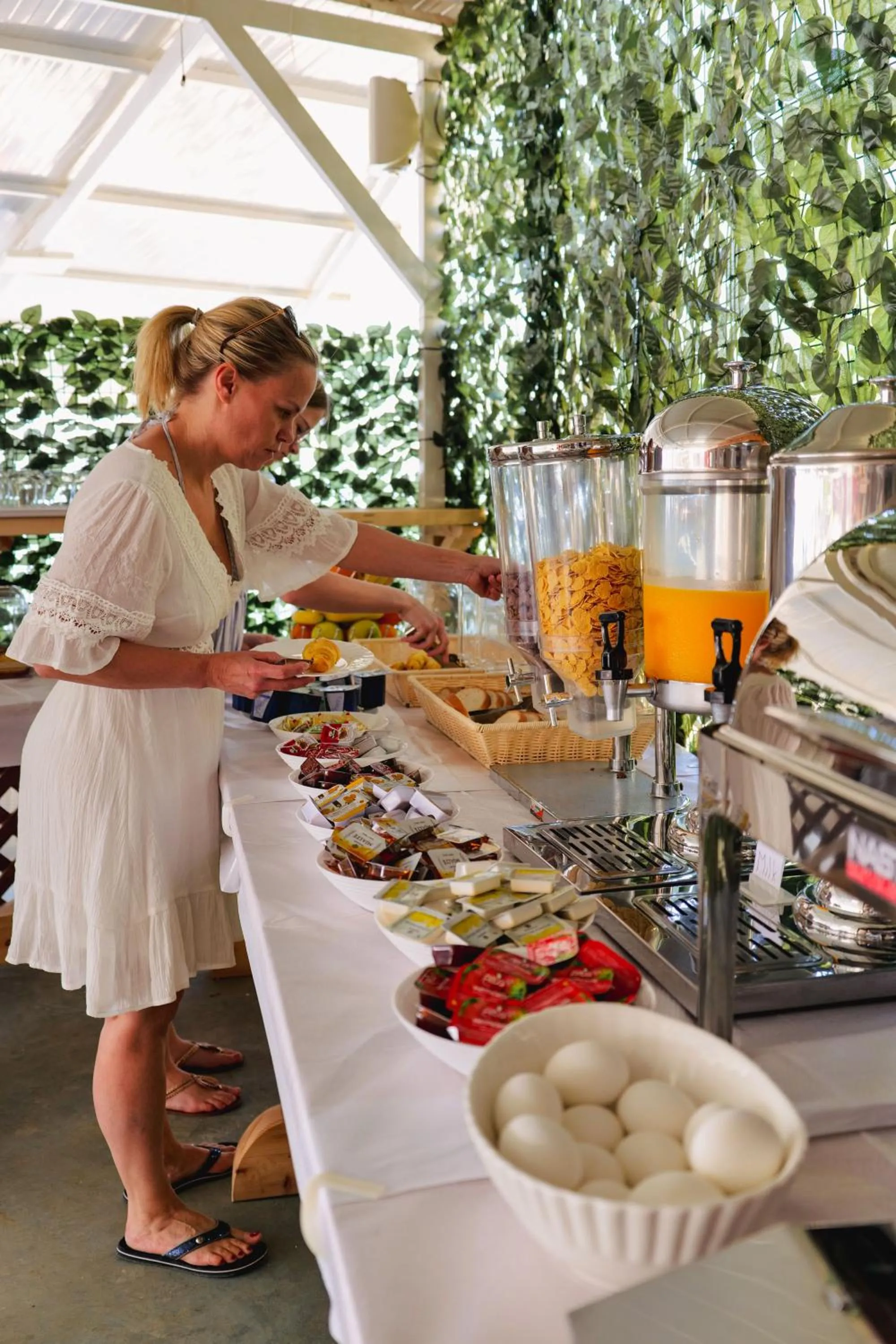 Restaurant/places to eat in Oceanic Overview Suites