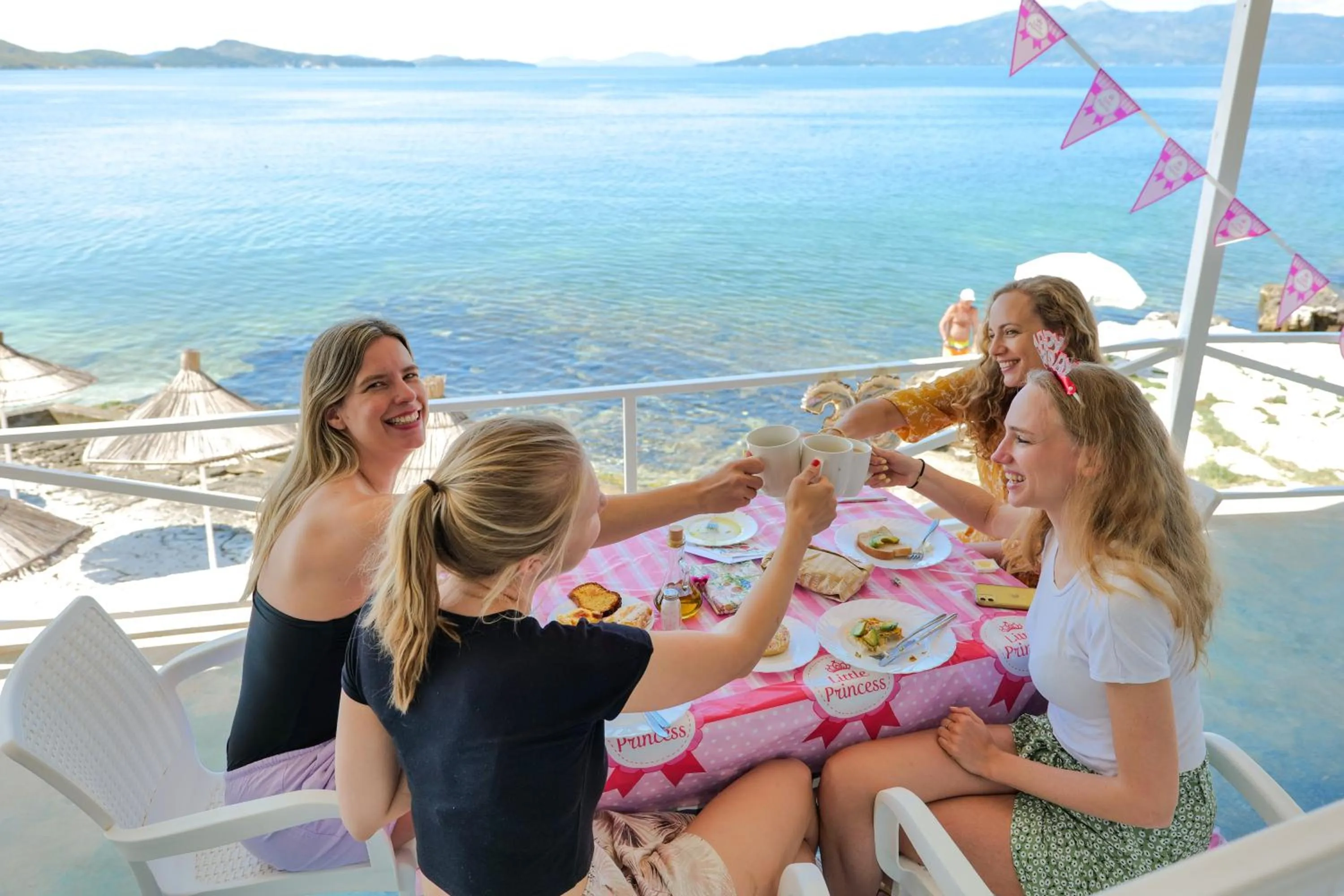 Restaurant/places to eat in Oceanic Overview Suites