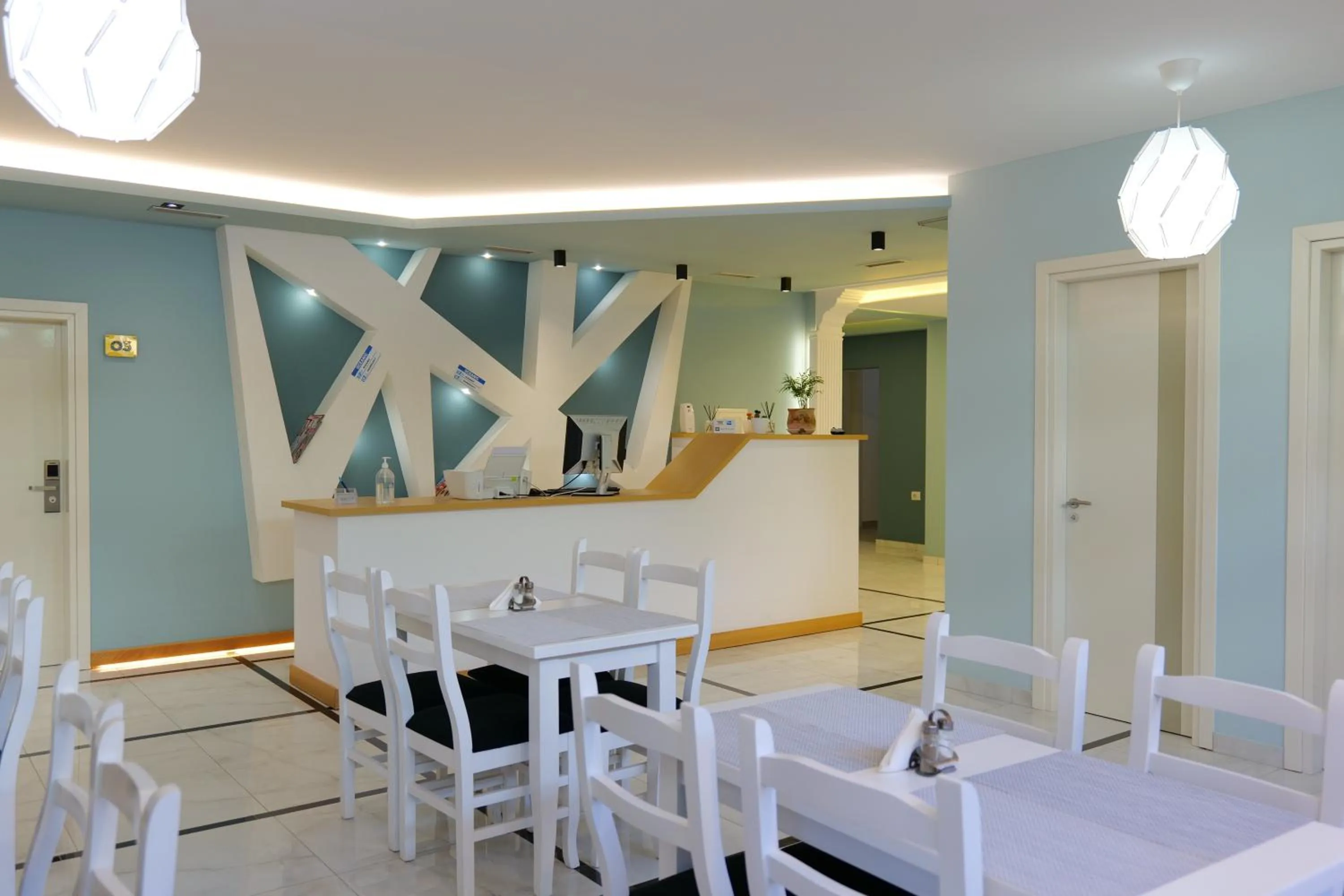 Restaurant/places to eat in Oceanic Overview Suites