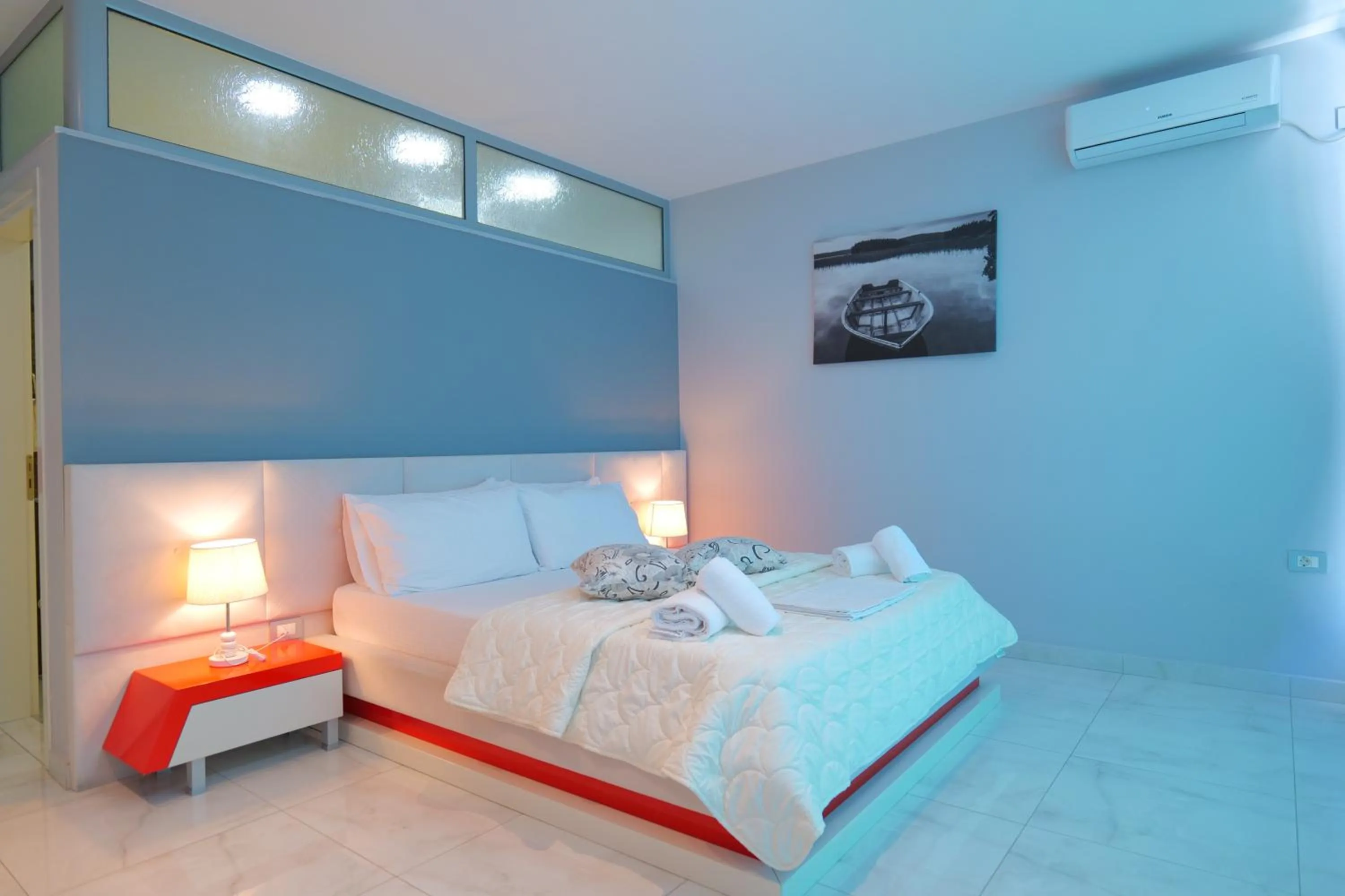 Bed in Oceanic Overview Suites