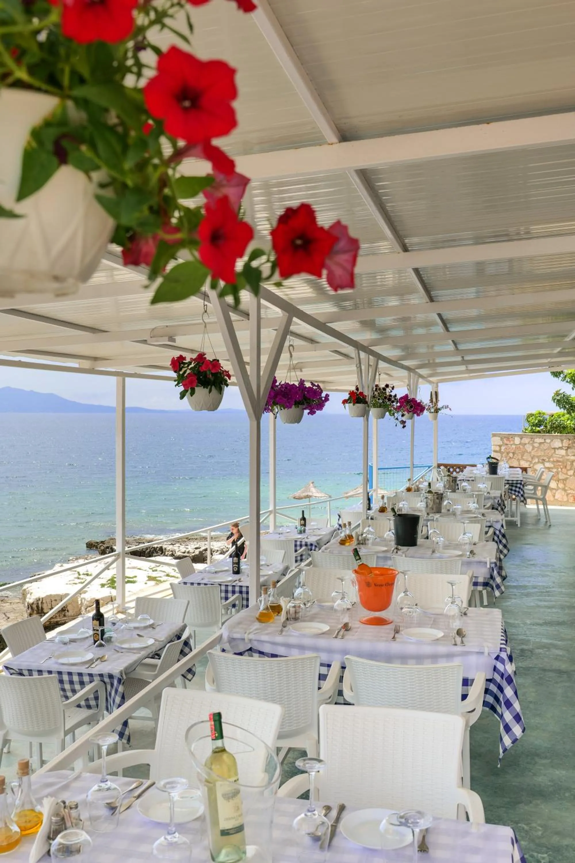 Restaurant/places to eat in Oceanic Overview Suites