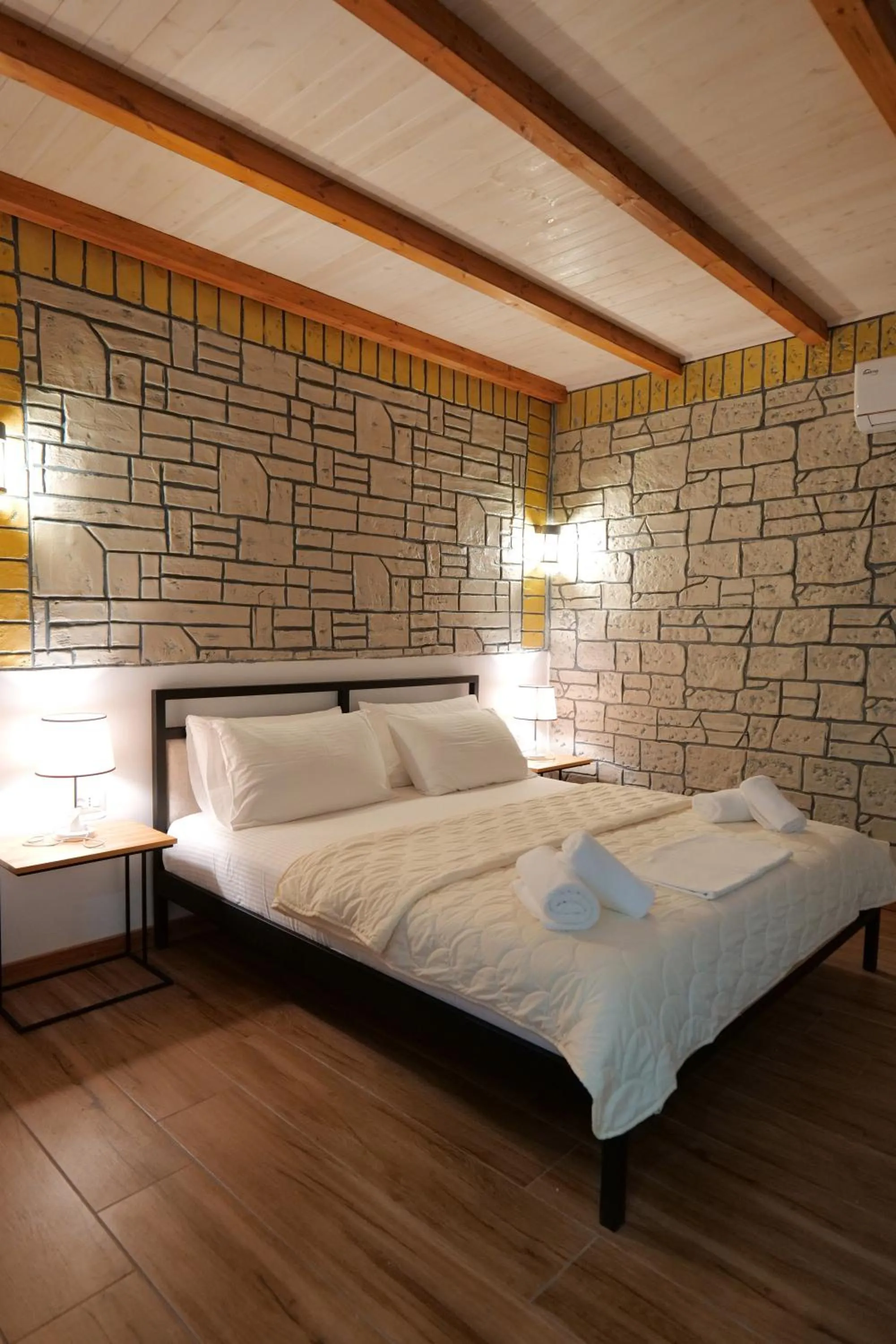 Bed in Oceanic Overview Suites