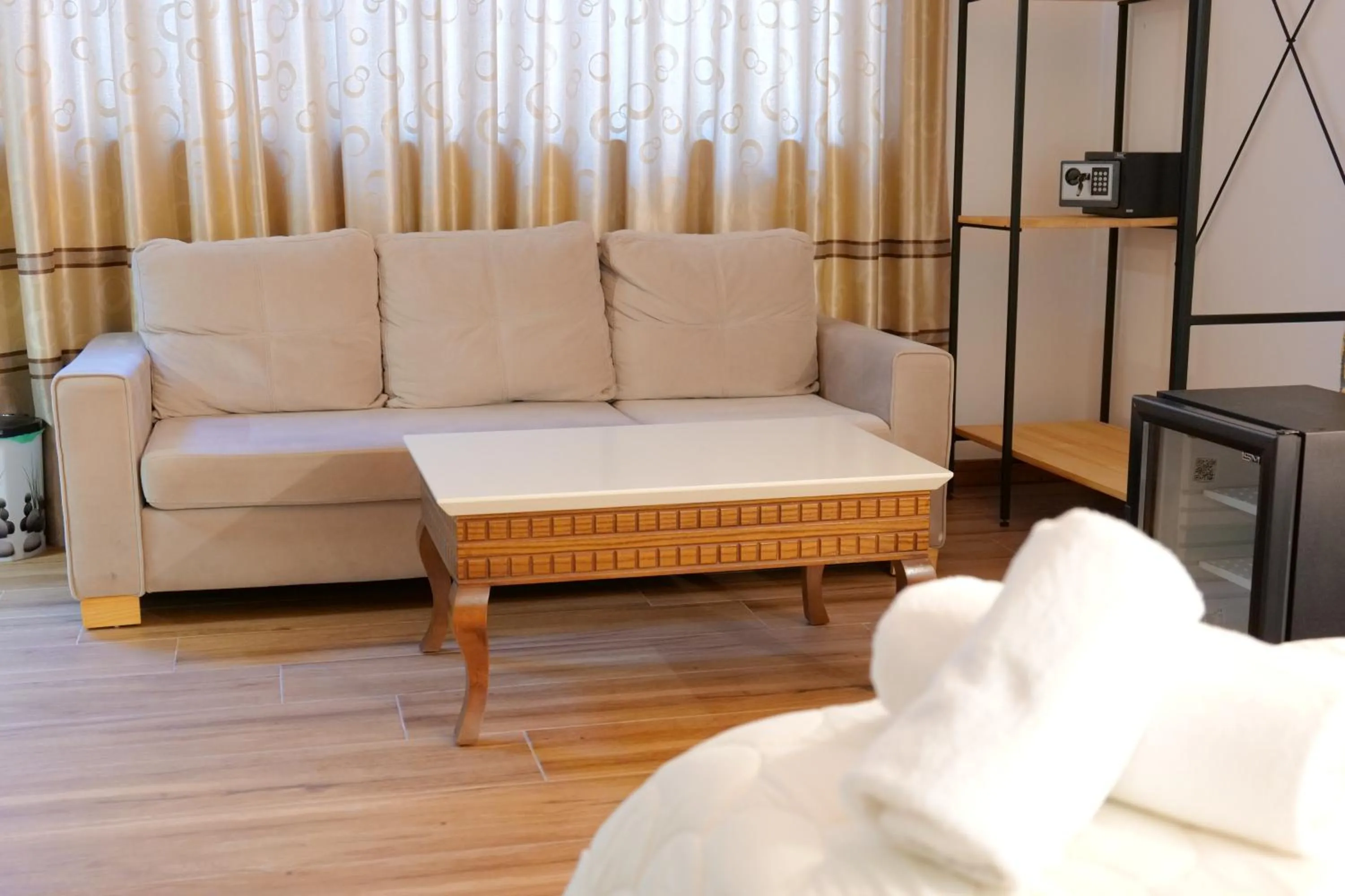 Seating area in Oceanic Overview Suites