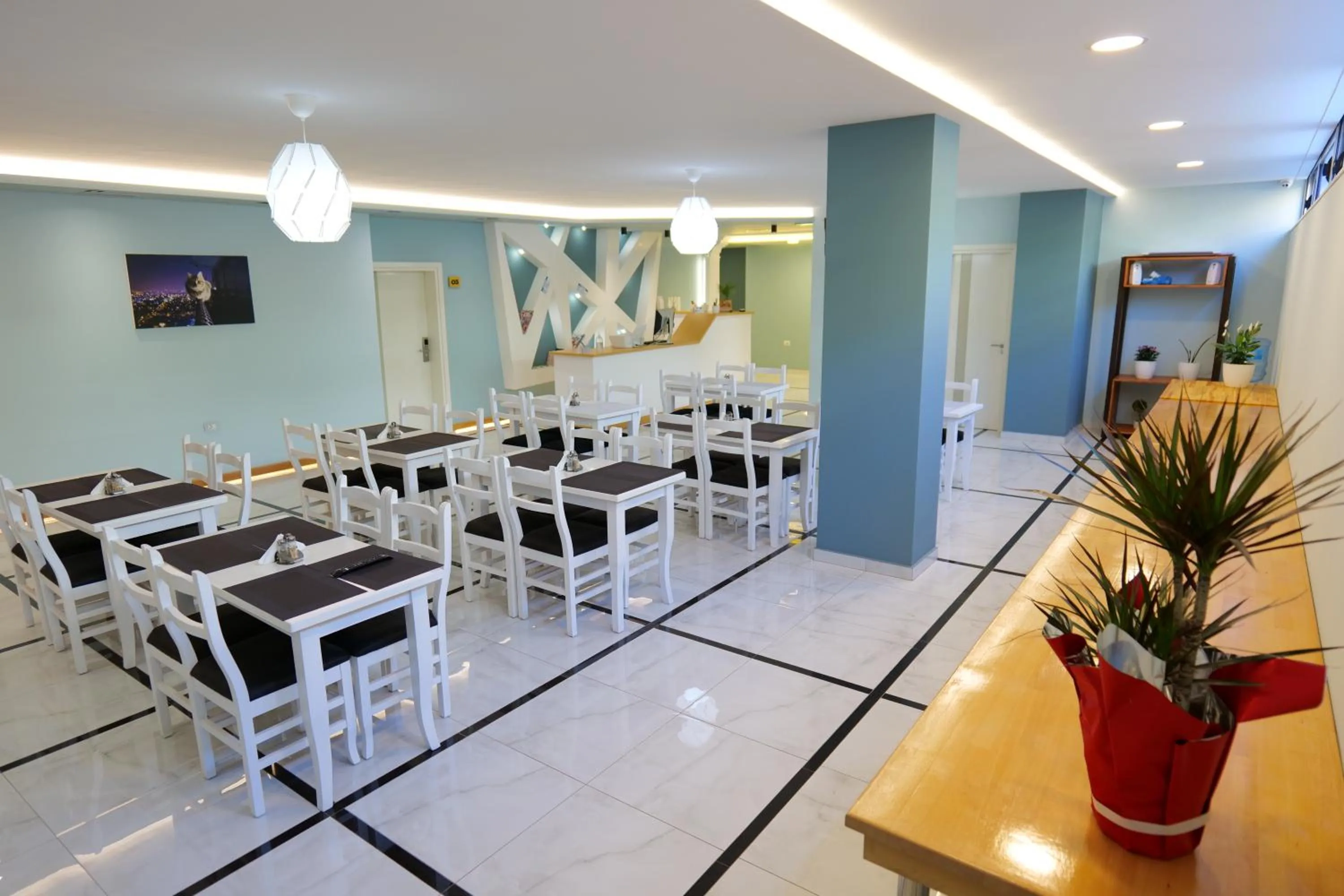 Restaurant/places to eat in Oceanic Overview Suites