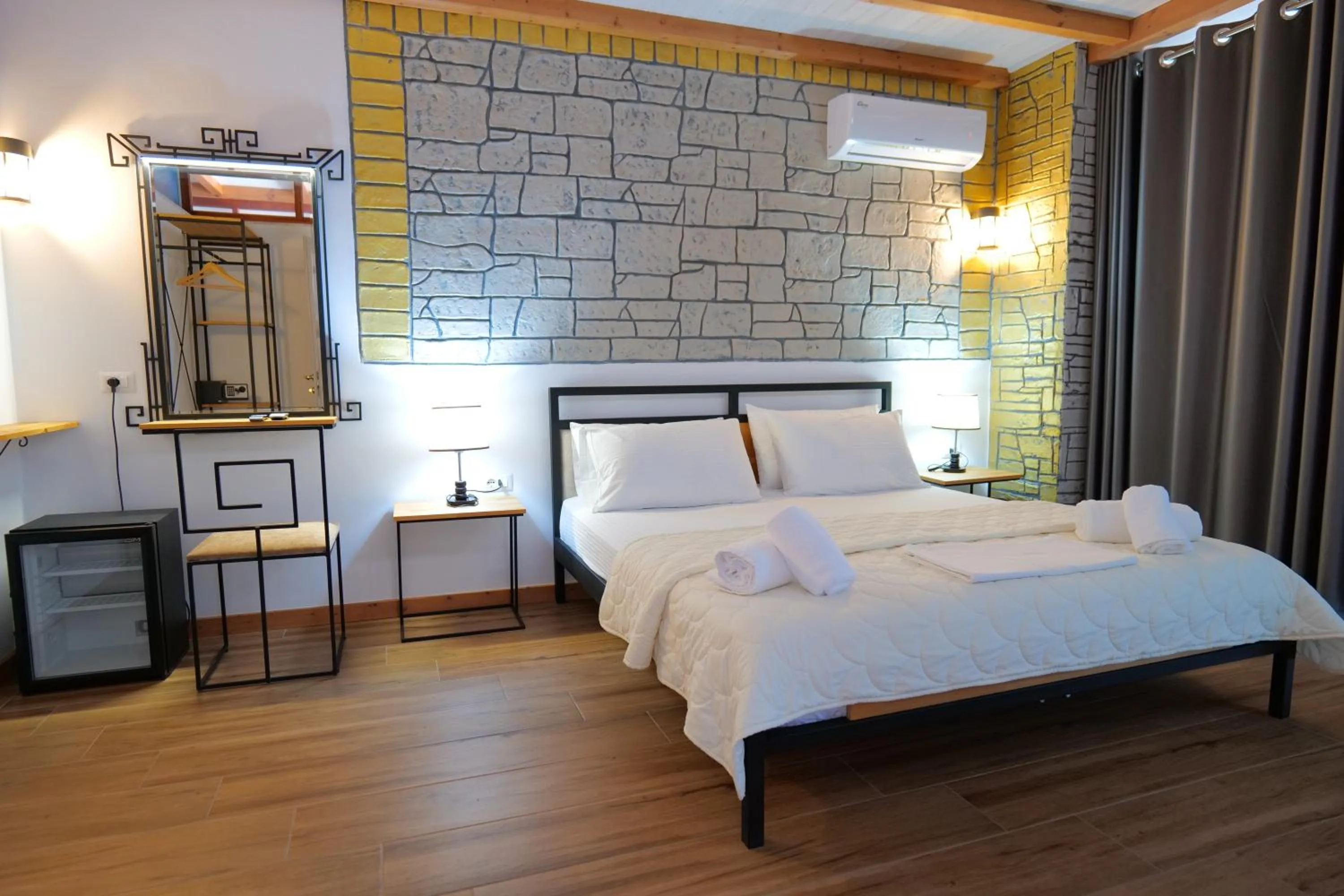 Bed in Oceanic Overview Suites