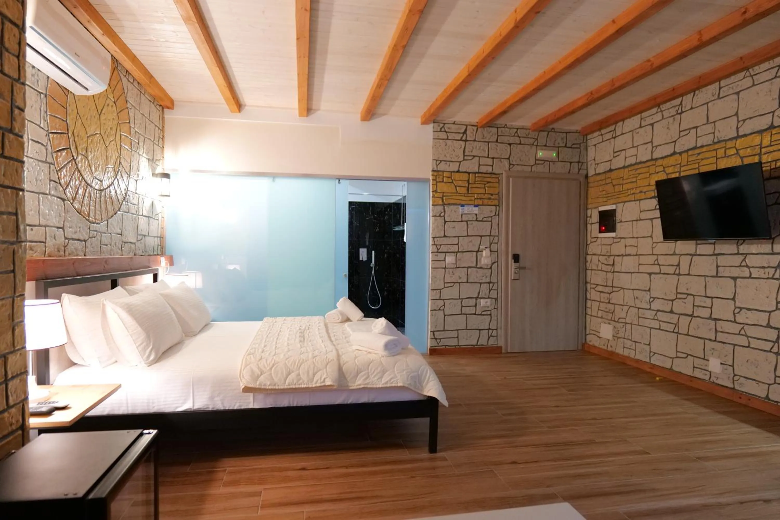 TV and multimedia, Bed in Oceanic Overview Suites