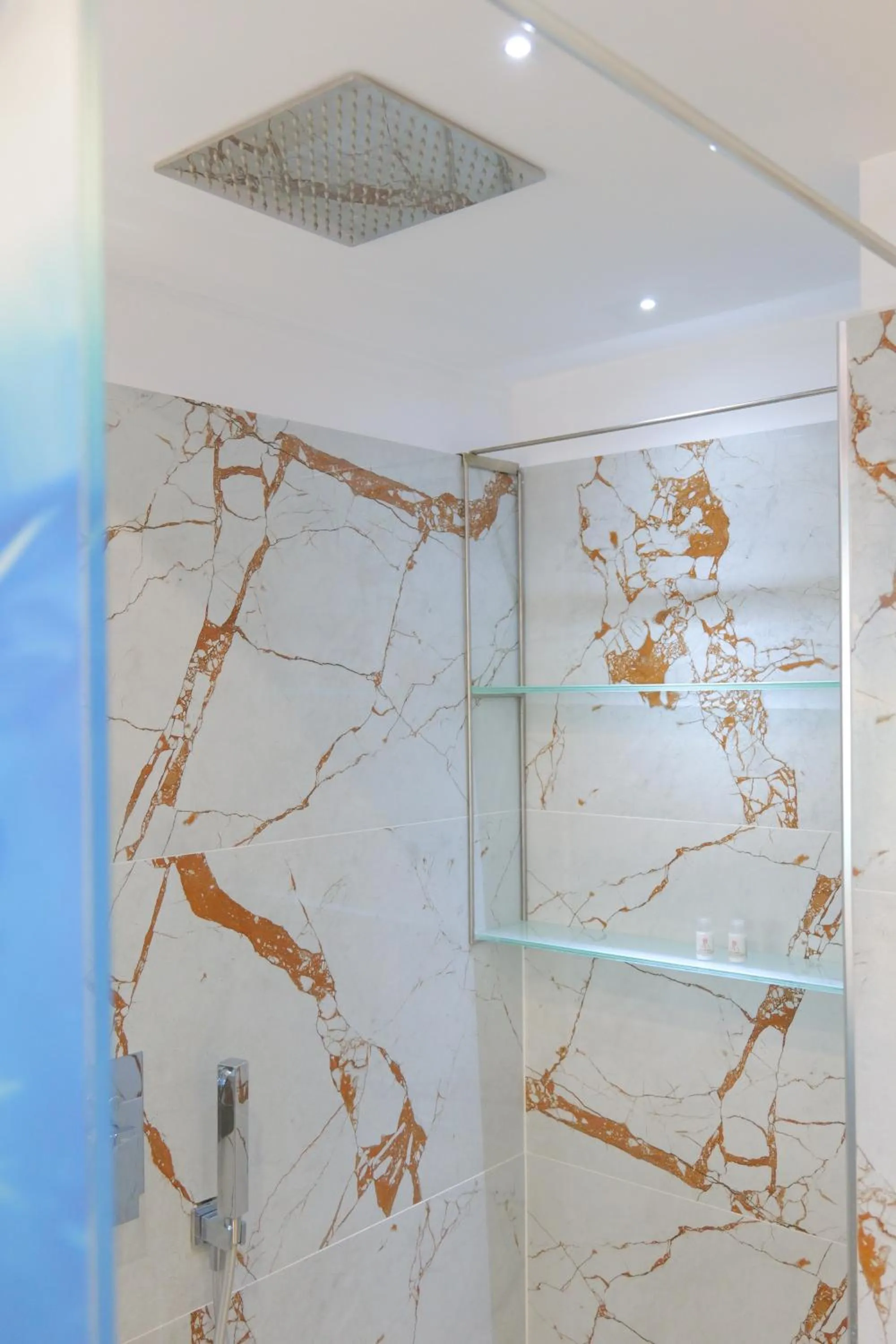 Bathroom in Oceanic Overview Suites