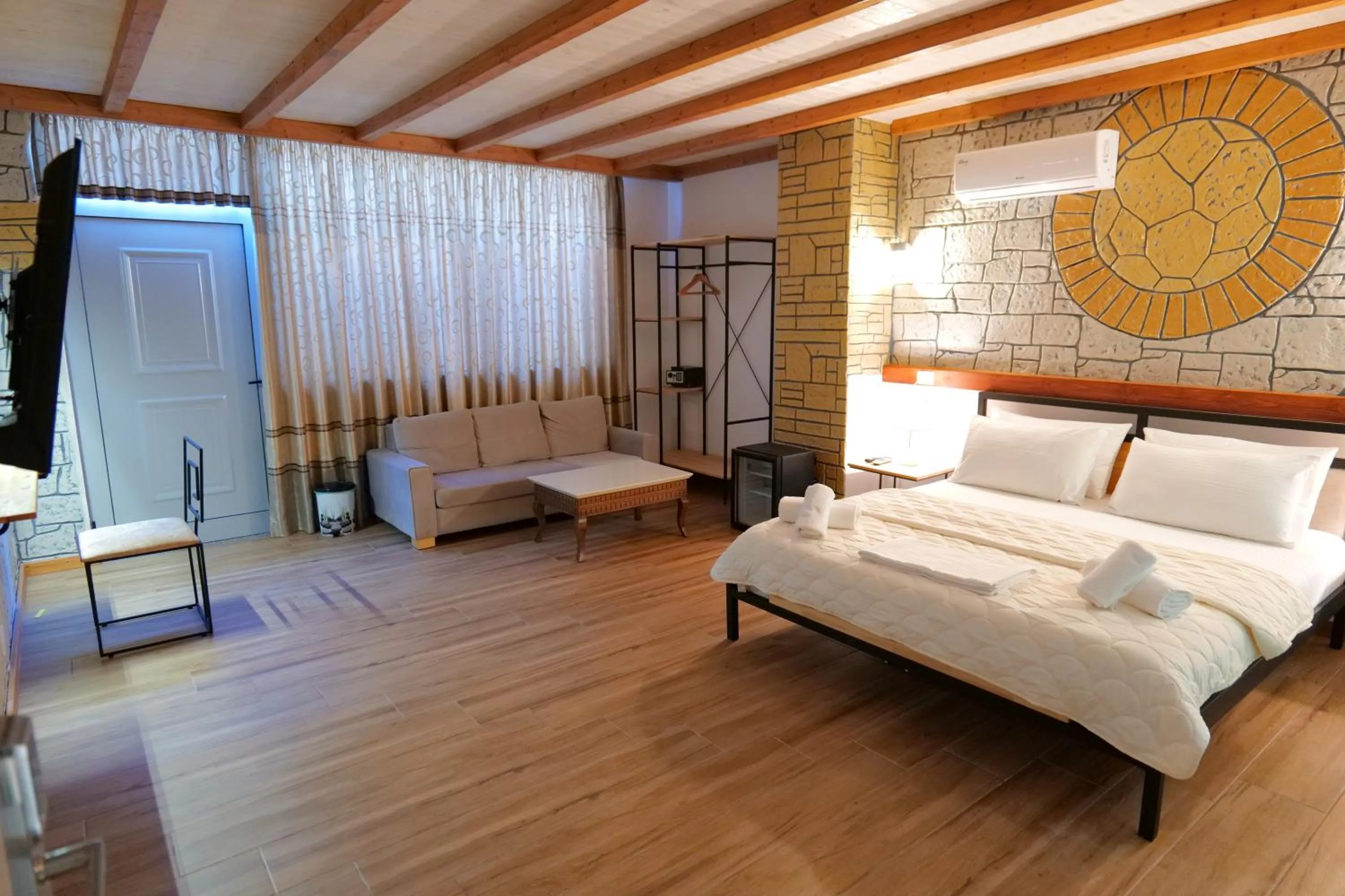 Photo of the whole room, Bed in Oceanic Overview Suites