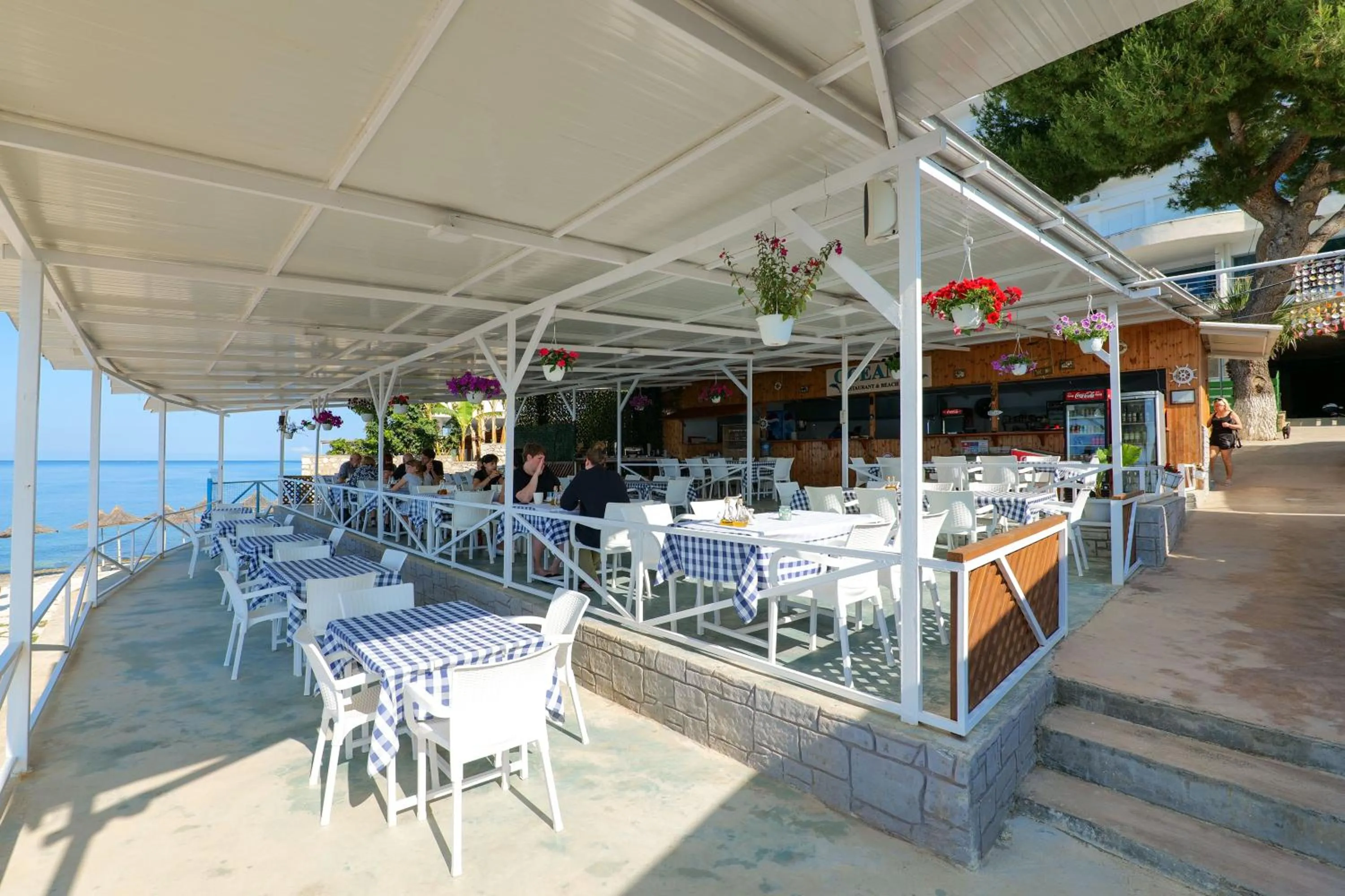 Restaurant/places to eat in Oceanic Overview Suites