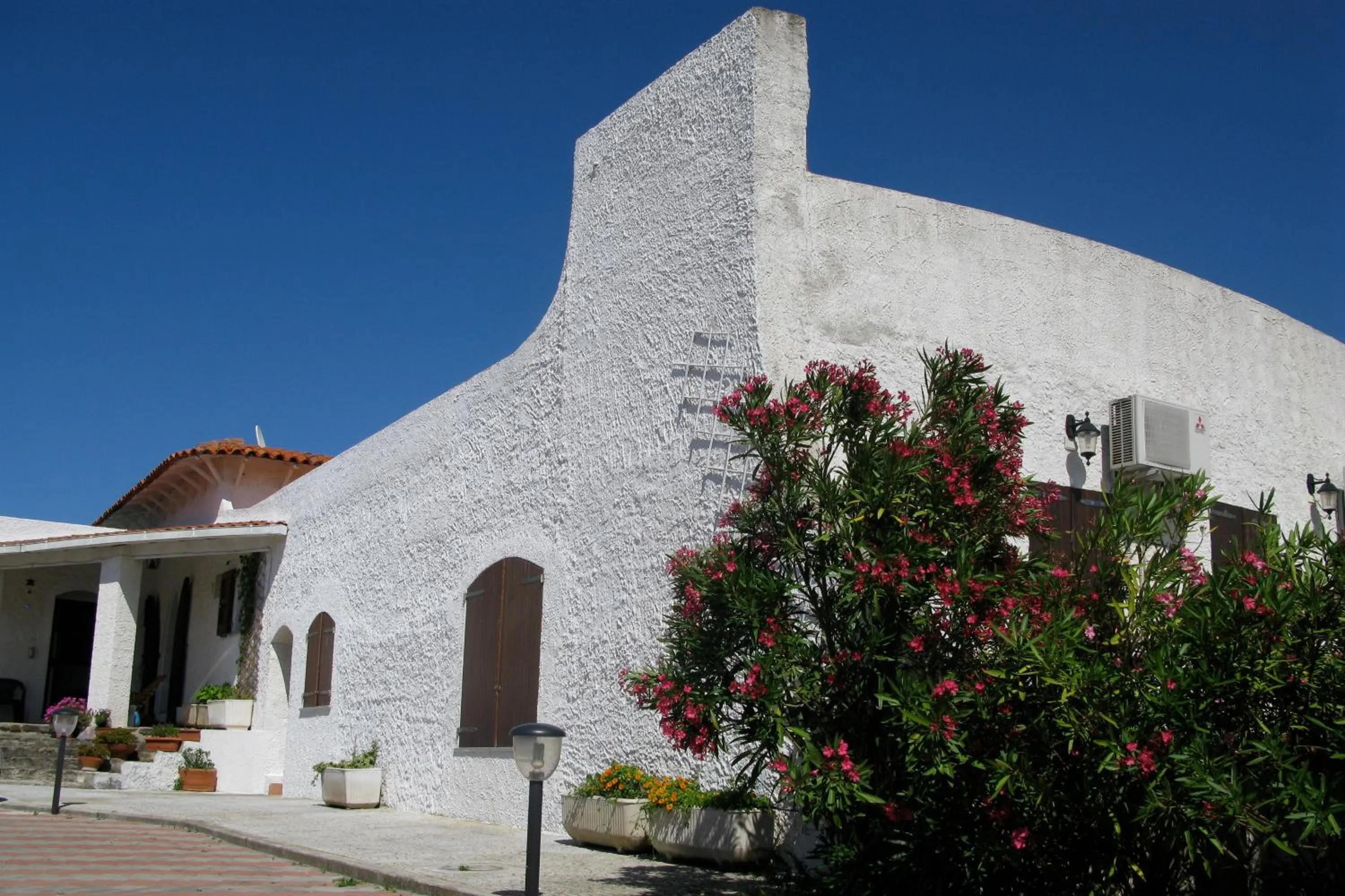 Facade/entrance in Il Melo Residence