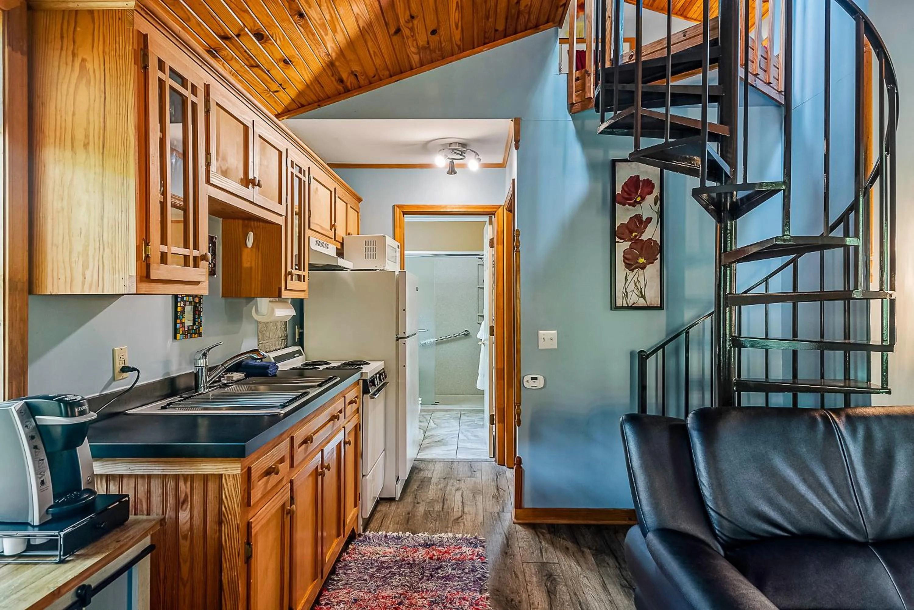 Kitchen or kitchenette in The Woods Cabins