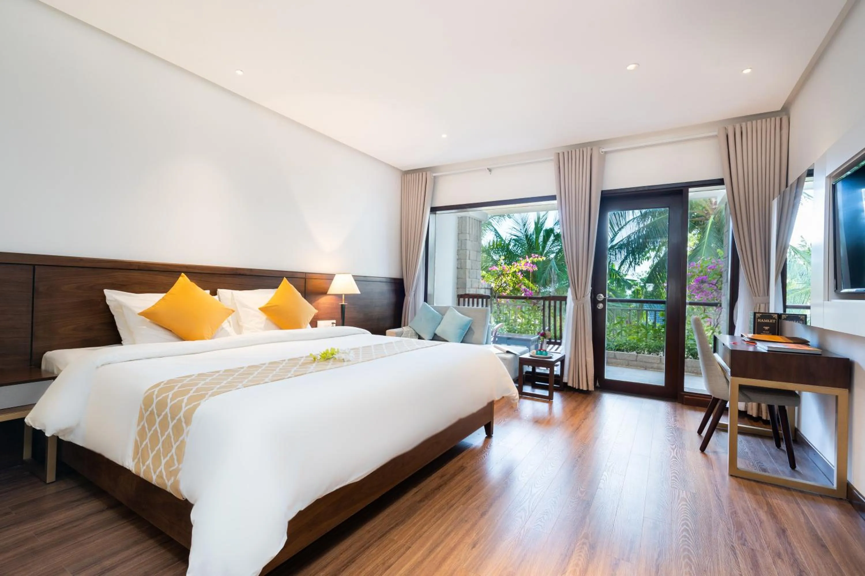 Bedroom, Bed in Hoang Ngoc Beach Resort