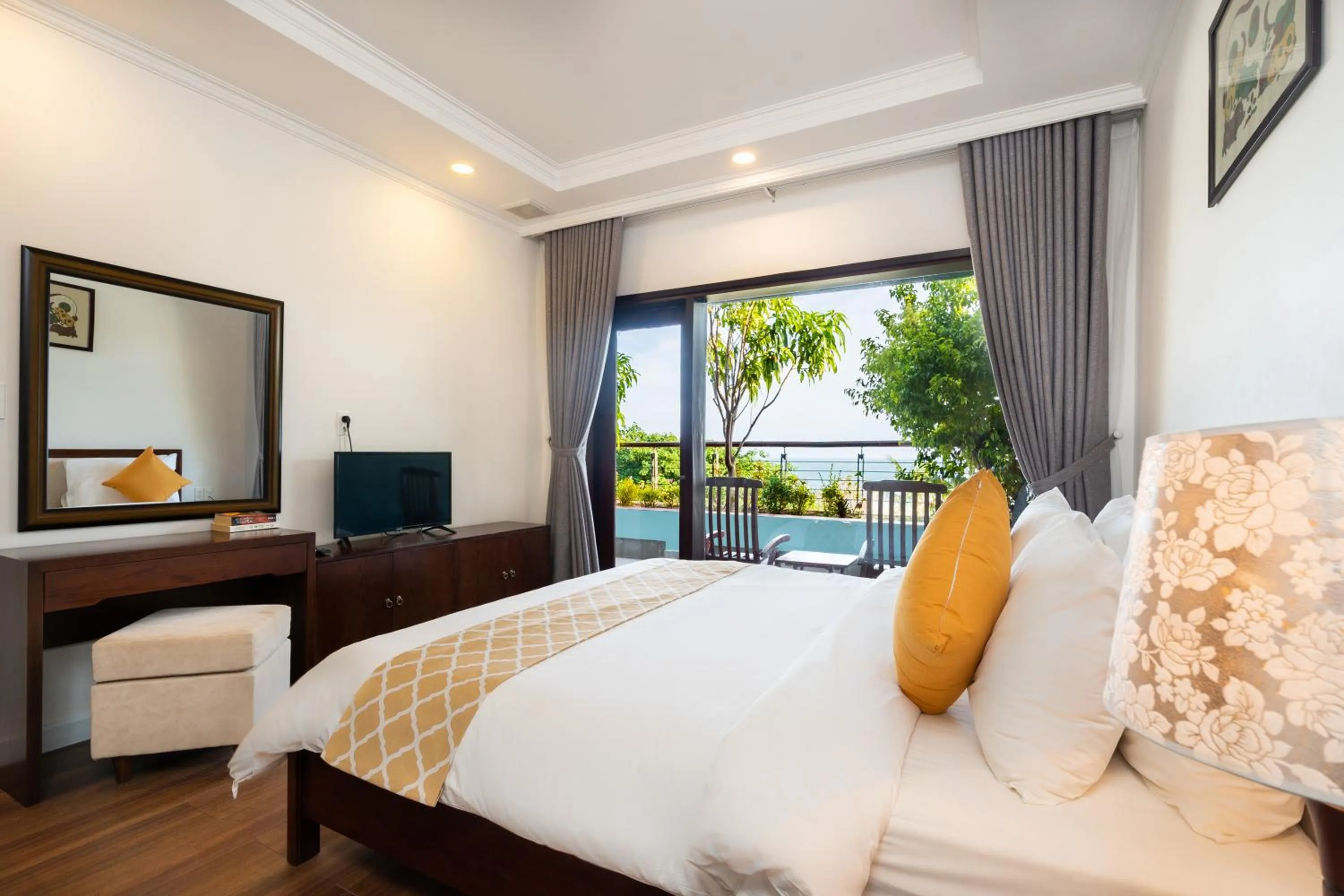 Bedroom, Bed in Hoang Ngoc Beach Resort