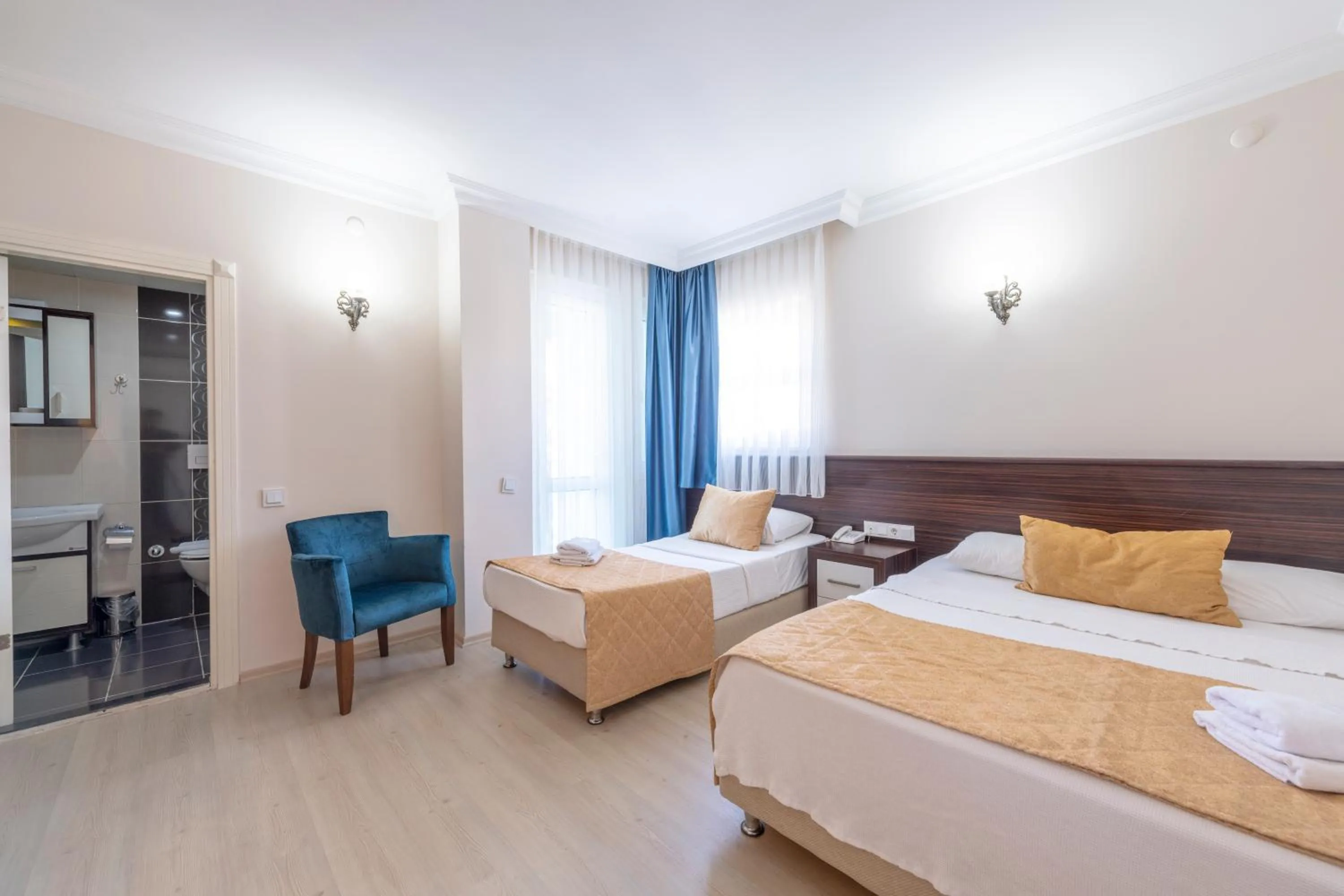 Bed in Theluna City Hotel