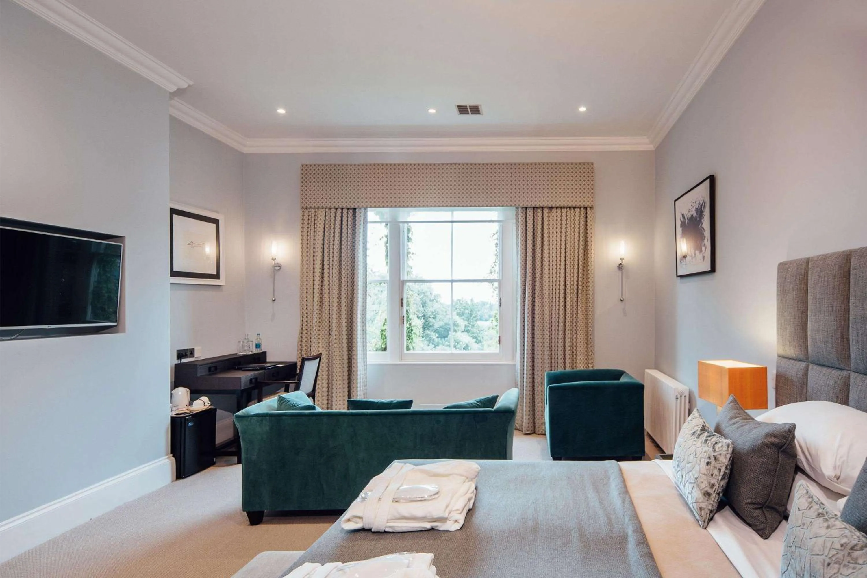 Bedroom in Oatlands Park Hotel