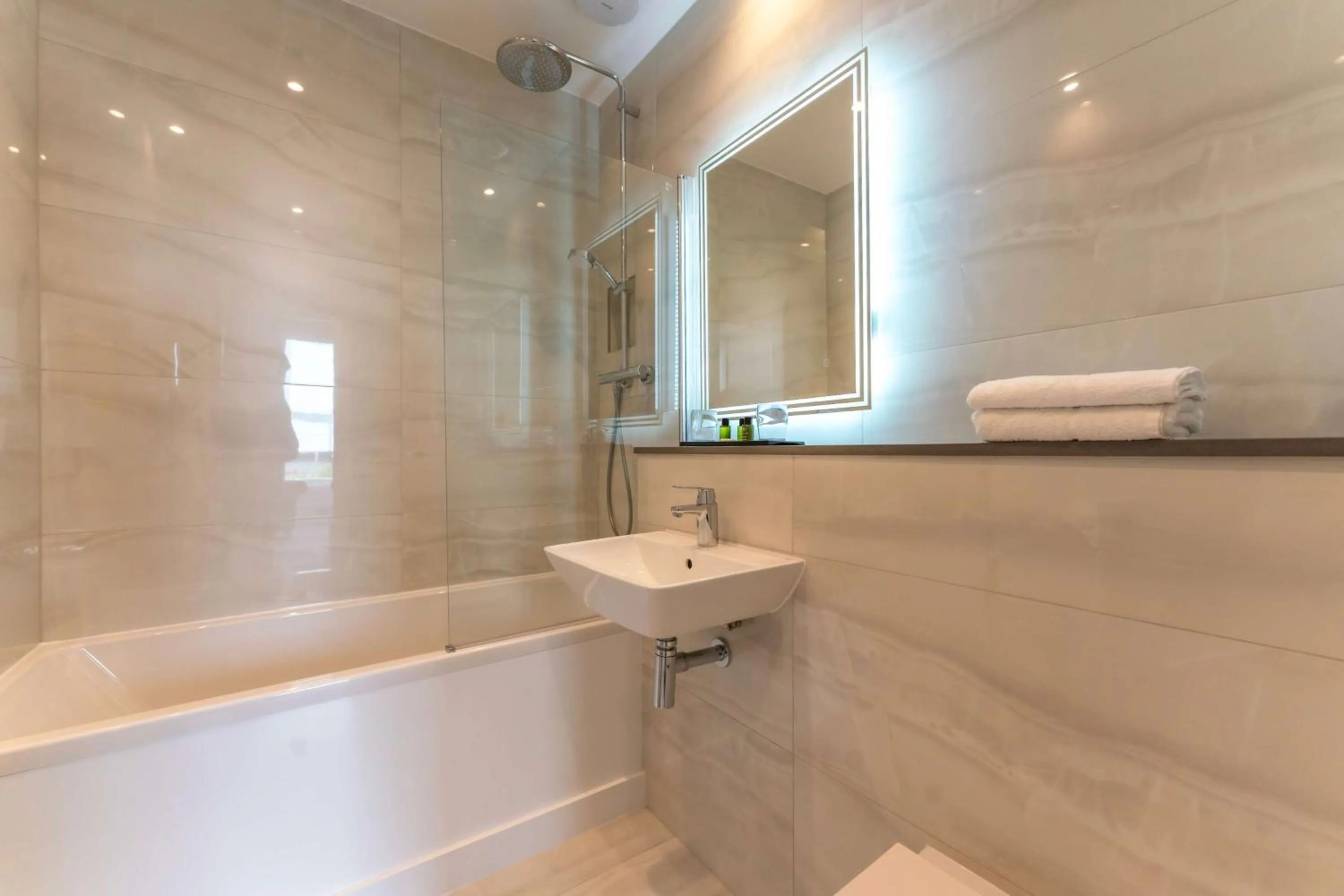 Bathroom in Oatlands Park Hotel