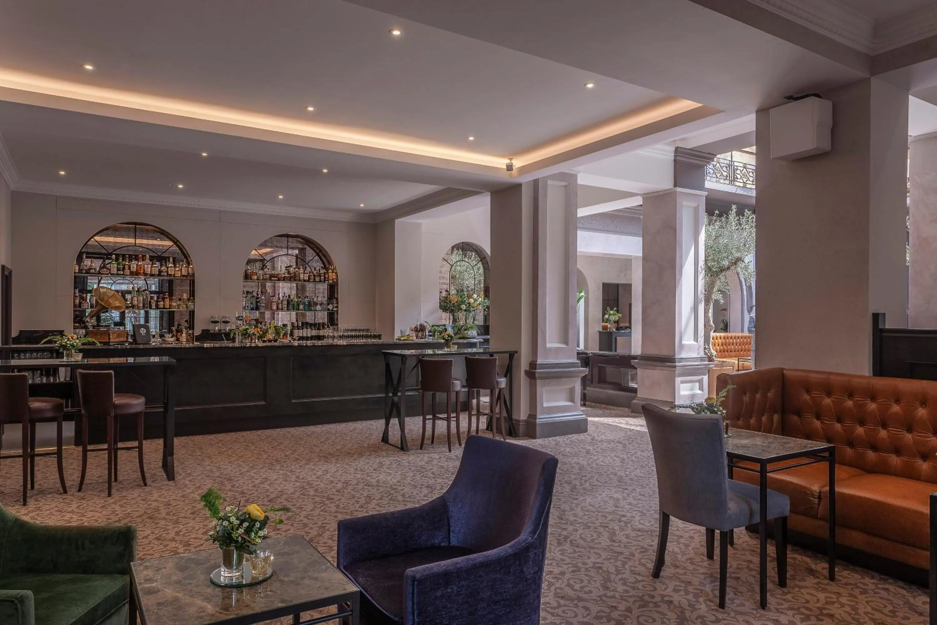 Lounge or bar in Oatlands Park Hotel
