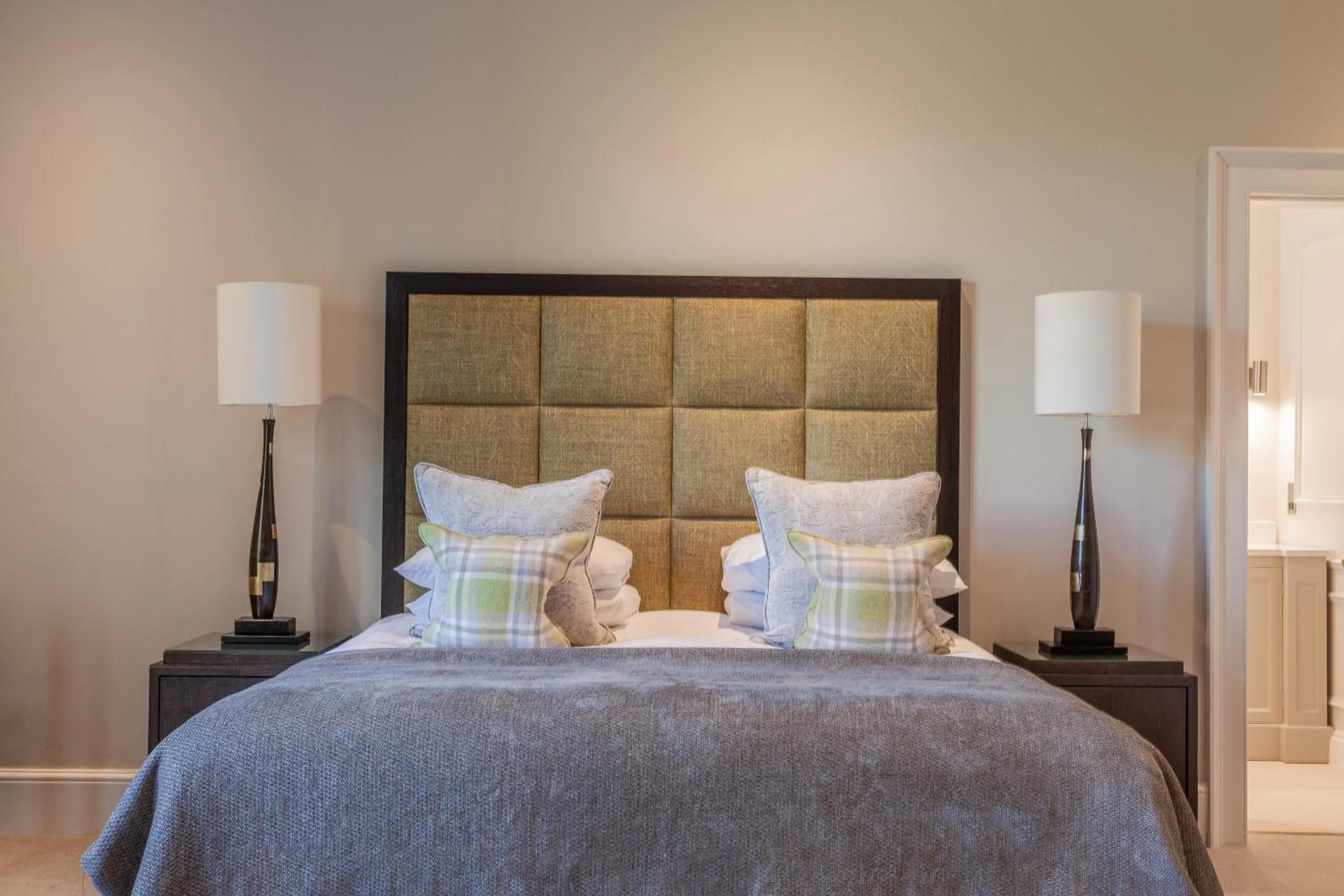 Bedroom, Bed in Oatlands Park Hotel