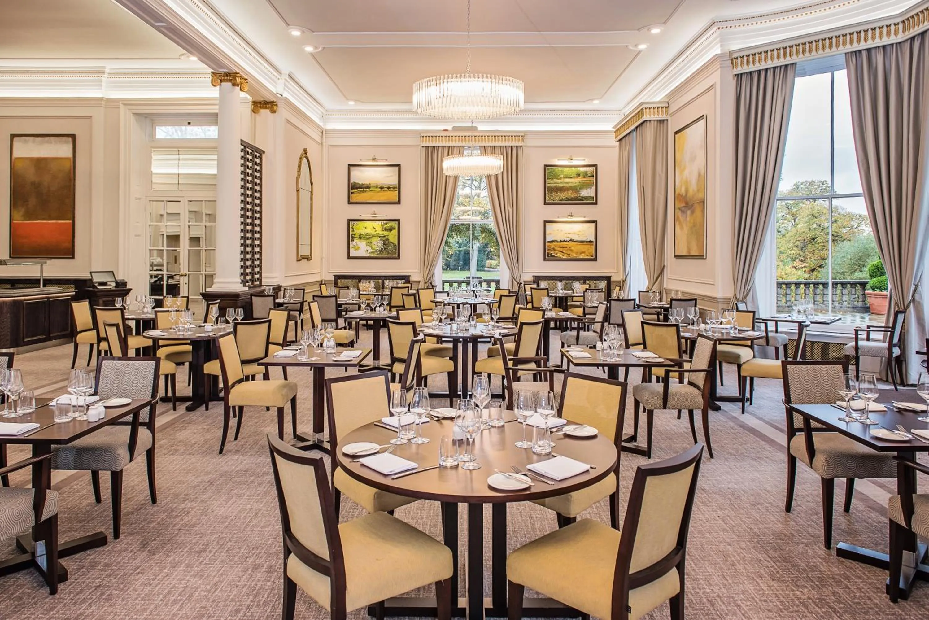 Restaurant/places to eat in Oatlands Park Hotel